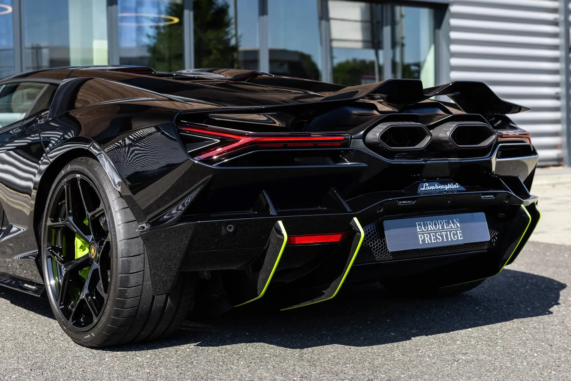 Nero Noctis Lamborghini Revuelto