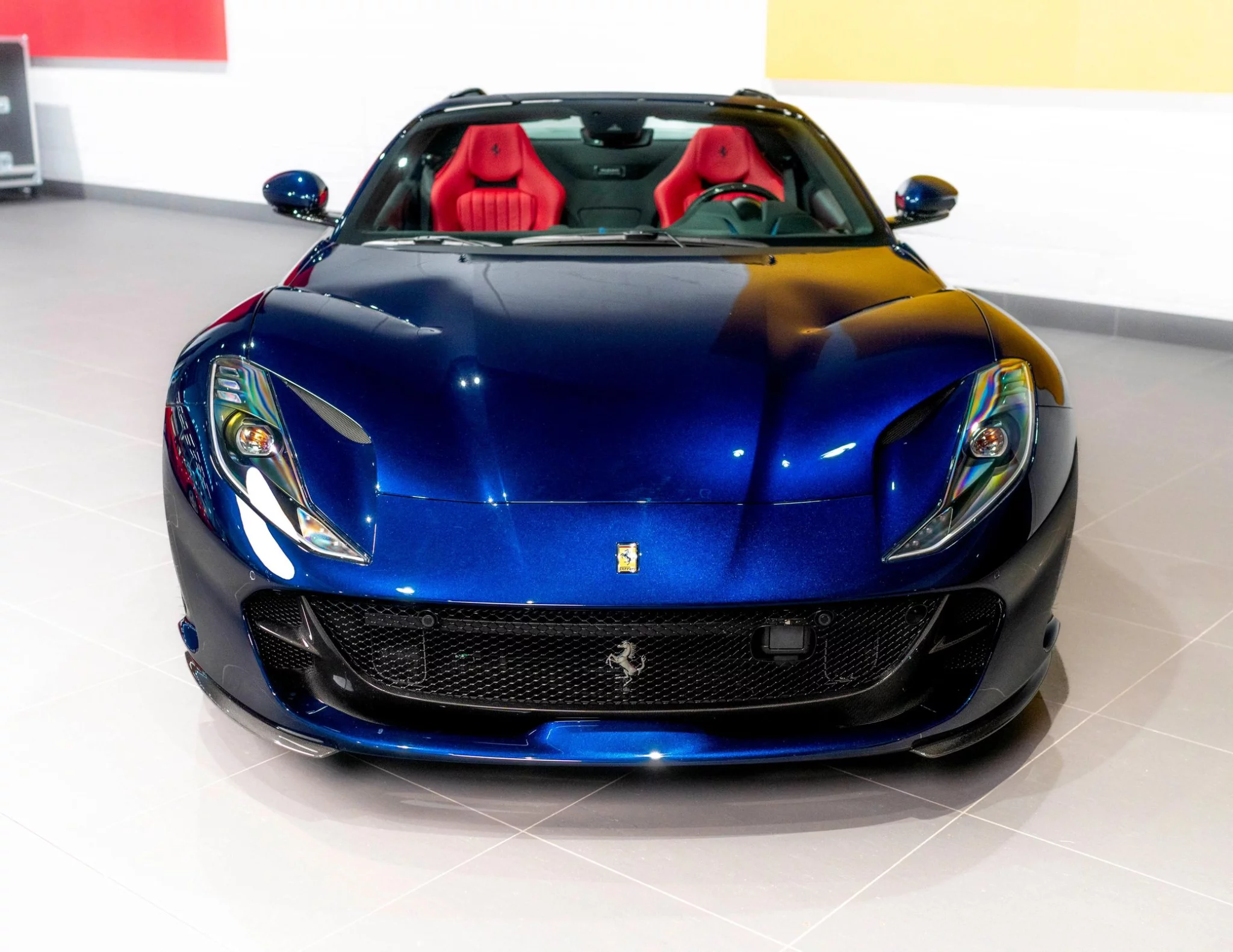 Blu Montreal Ferrari 812