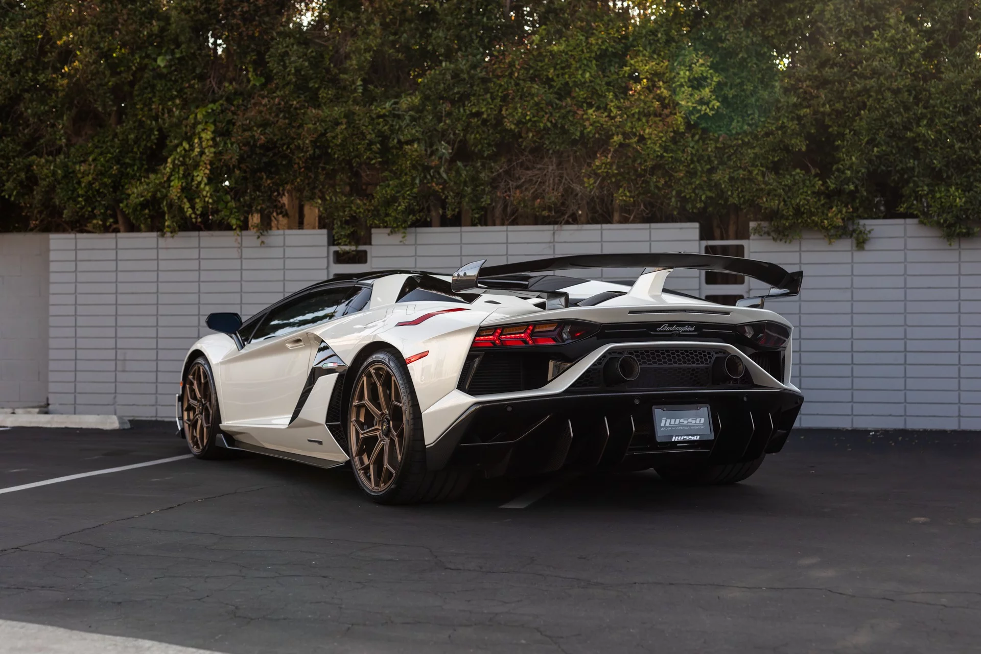 Balloon White Lamborghini Aventador
