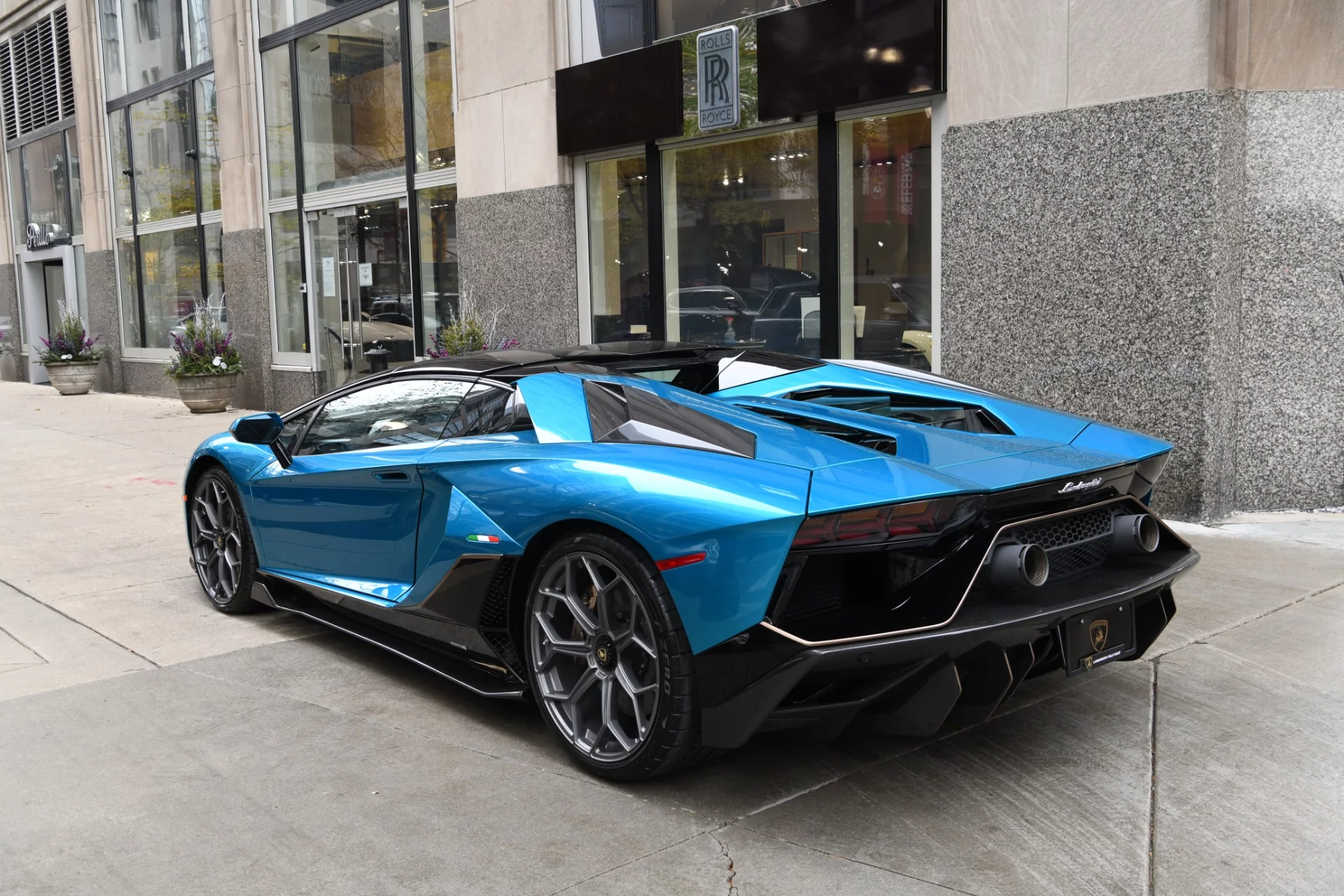 Blu Uranus Lamborghini Aventador