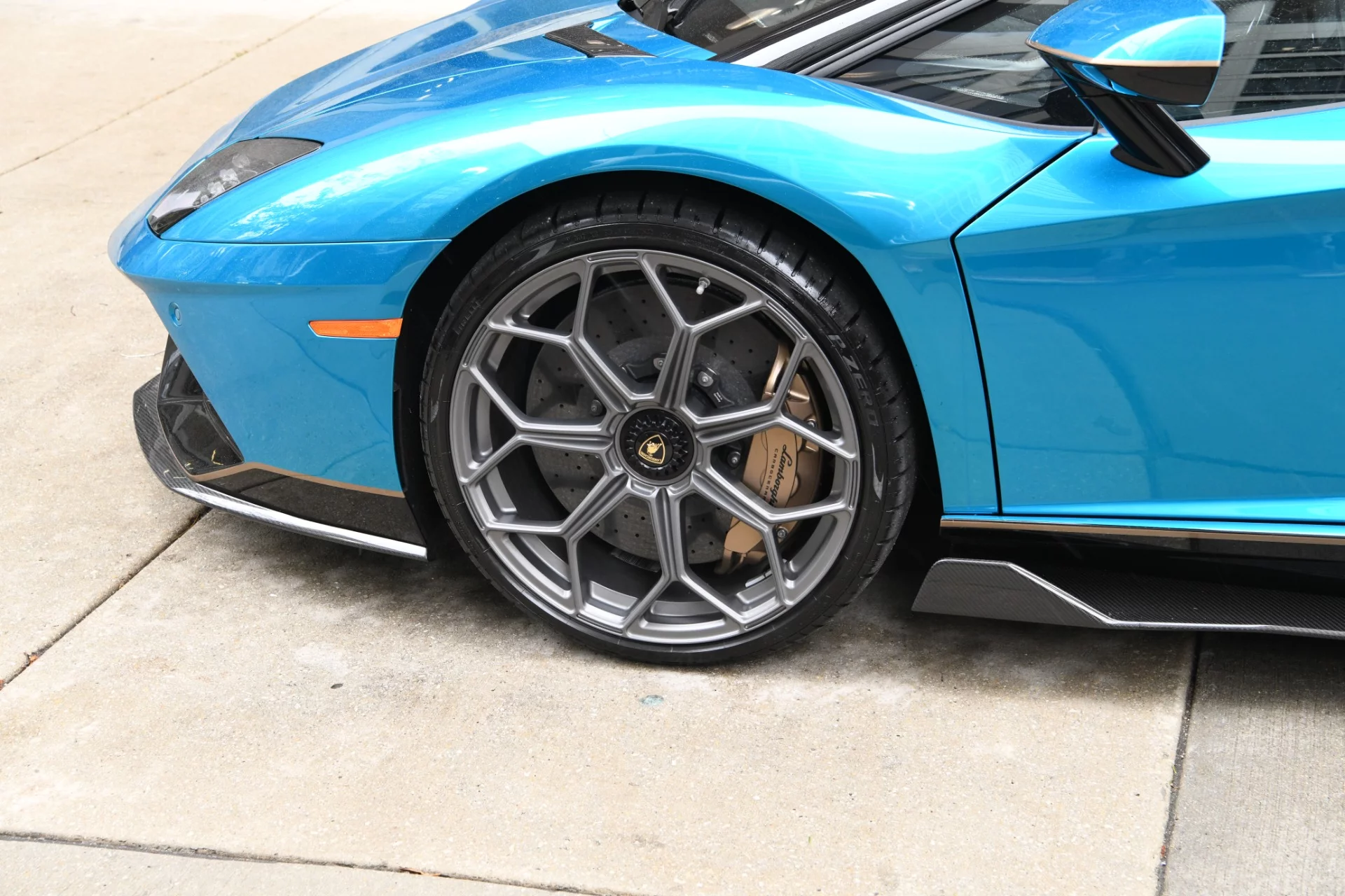Blu Uranus Lamborghini Aventador