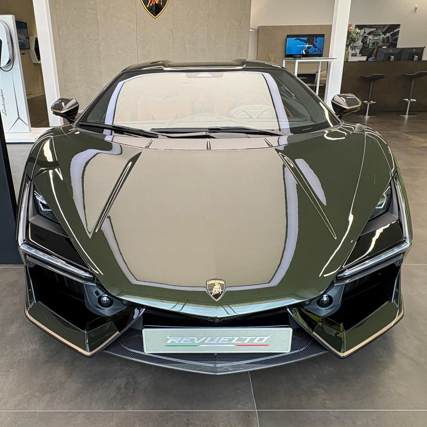 Verde Telefo Lamborghini Revuelto