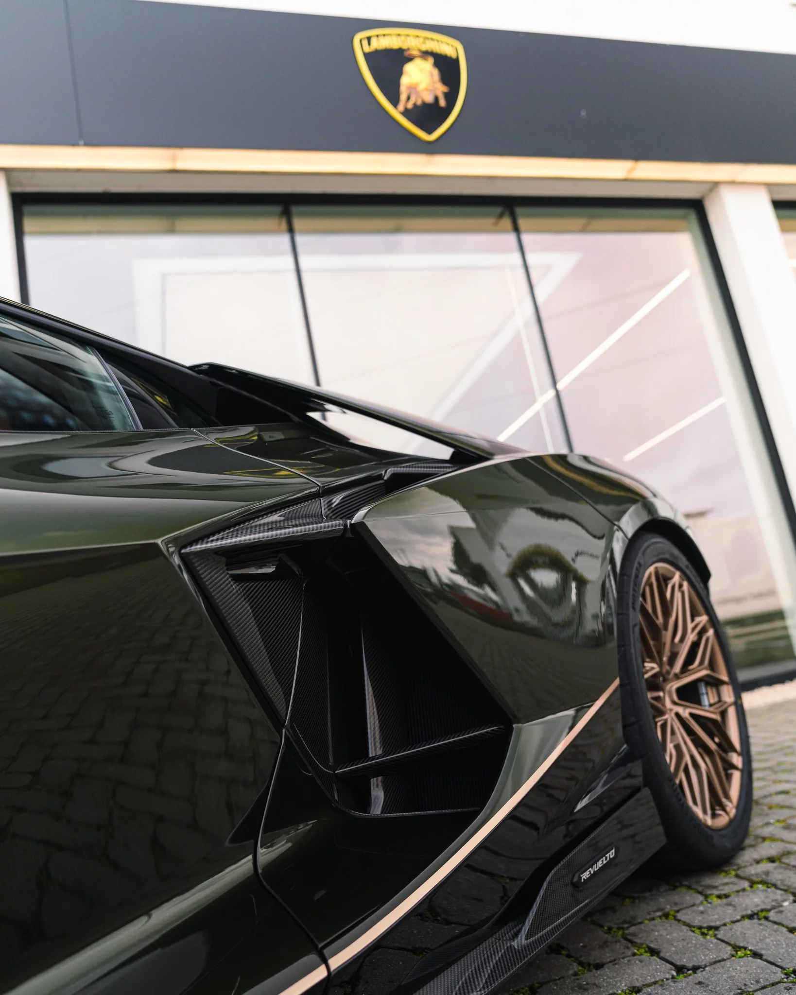 Verde Telefo Lamborghini Revuelto