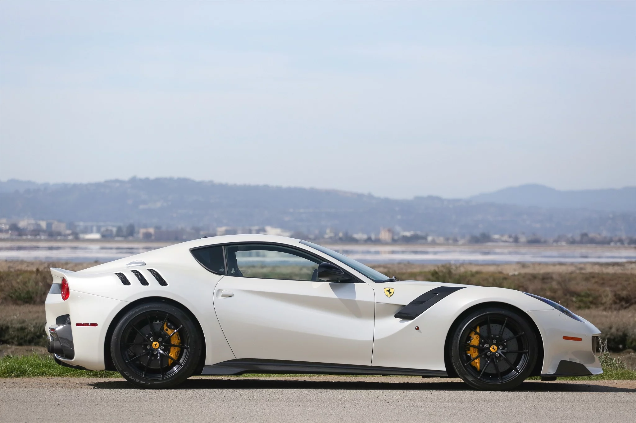 Bianco Fuji Ferrari F12