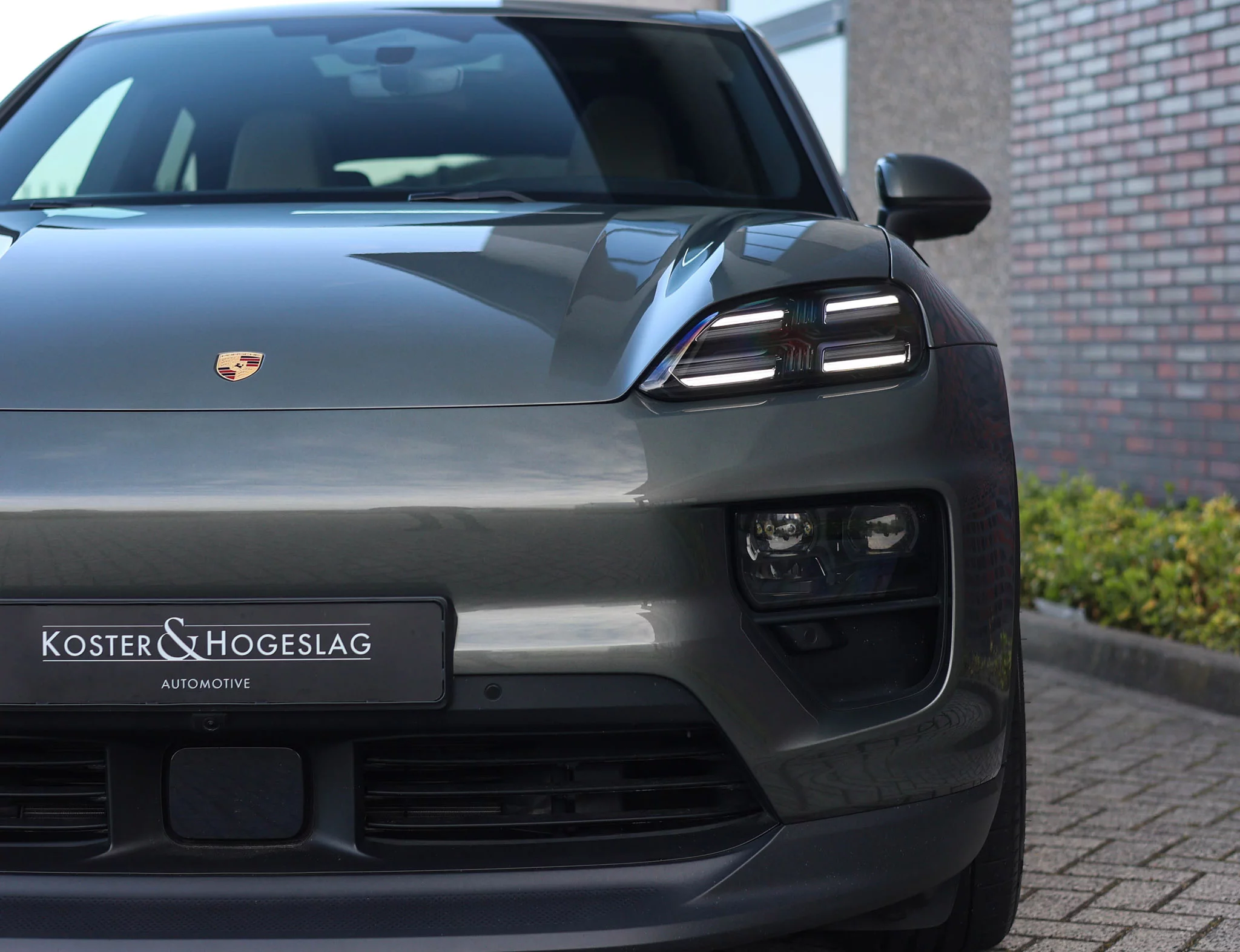 Aventurine Green Metallic Porsche Macan Electric