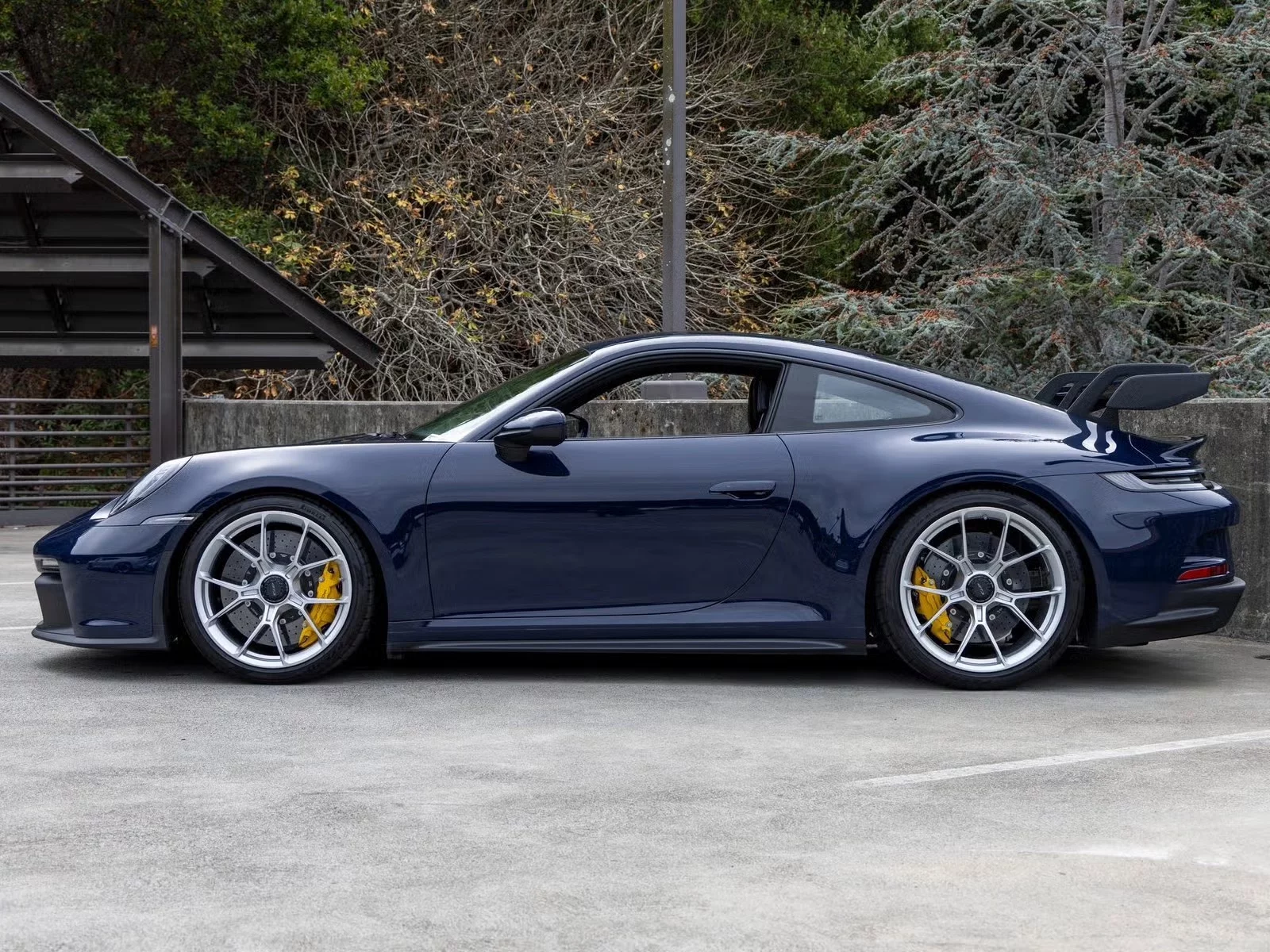 Dark Sea Blue Porsche 911 GT3