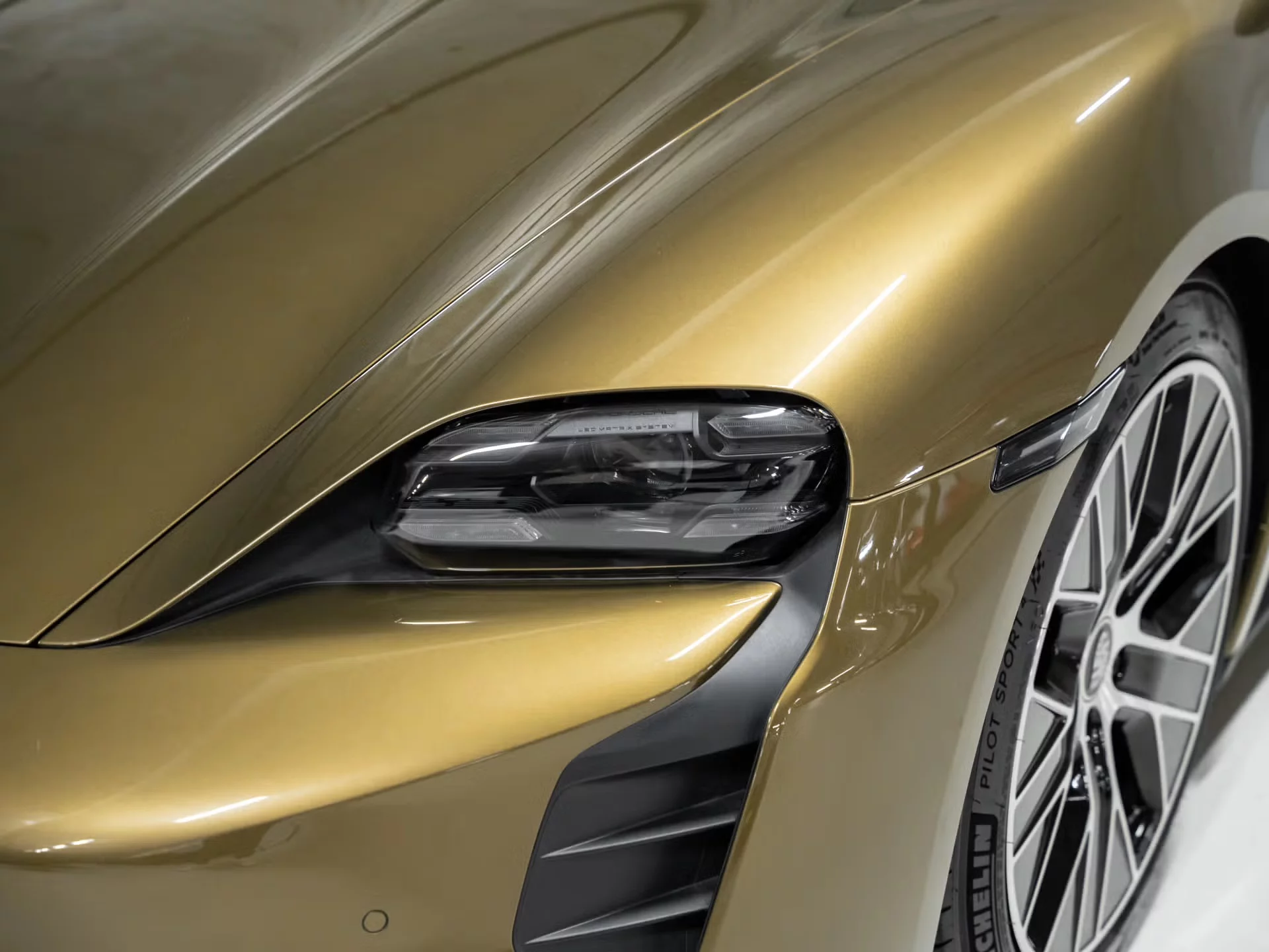 Ovidiu Metallic Porsche Taycan