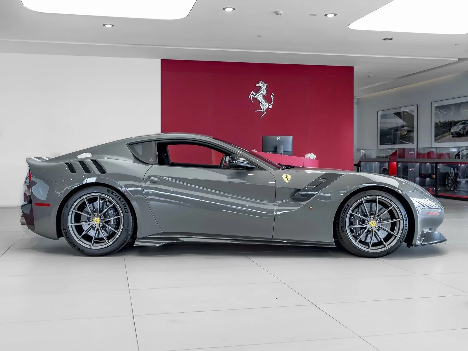 Grigio Medio Ferrari F12