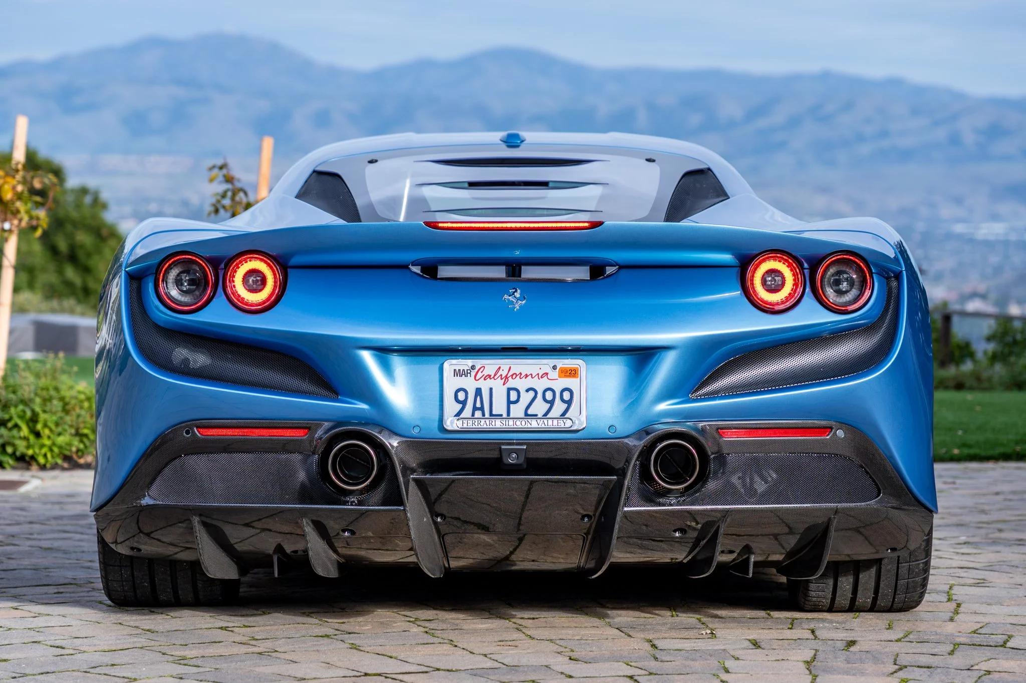 Azzurro California Ferrari F8