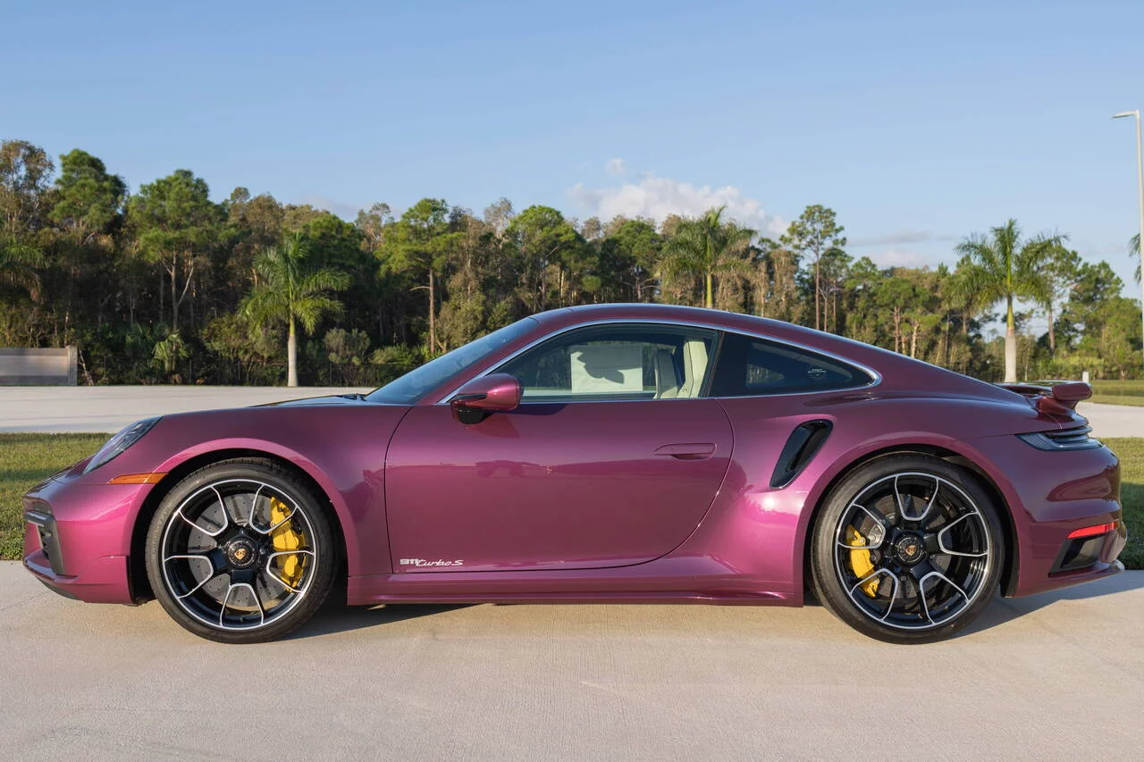 Magic Magenta Chromaflair Porsche 911 Turbo