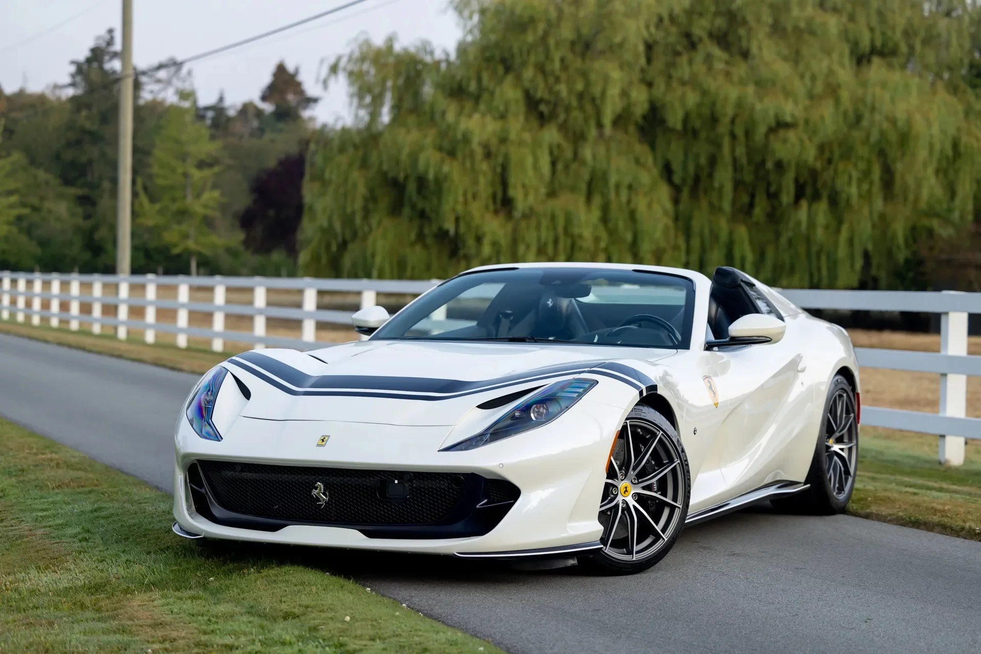 Bianco Birdcage Ferrari 812