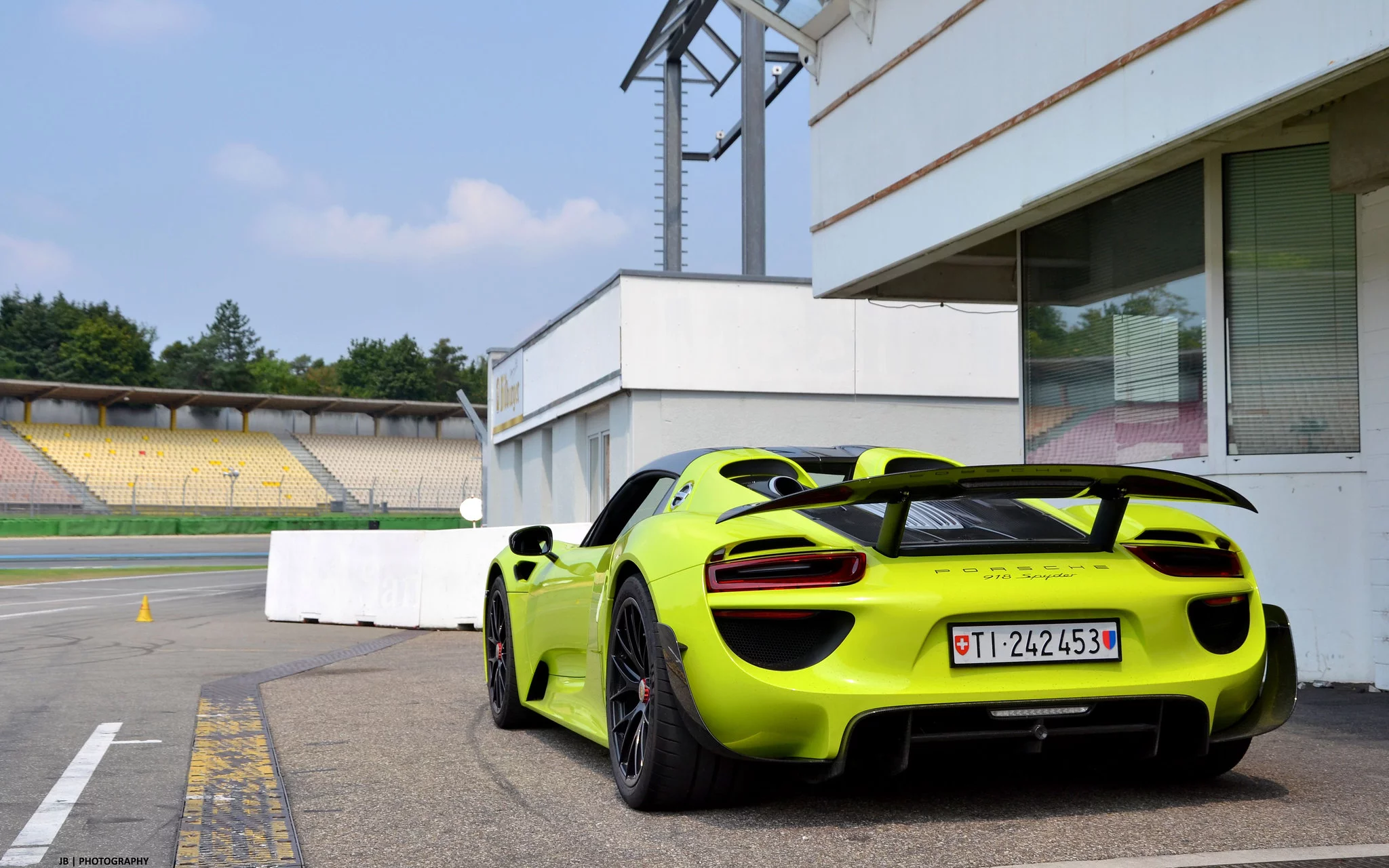 Acid Green Porsche 918 Spyder