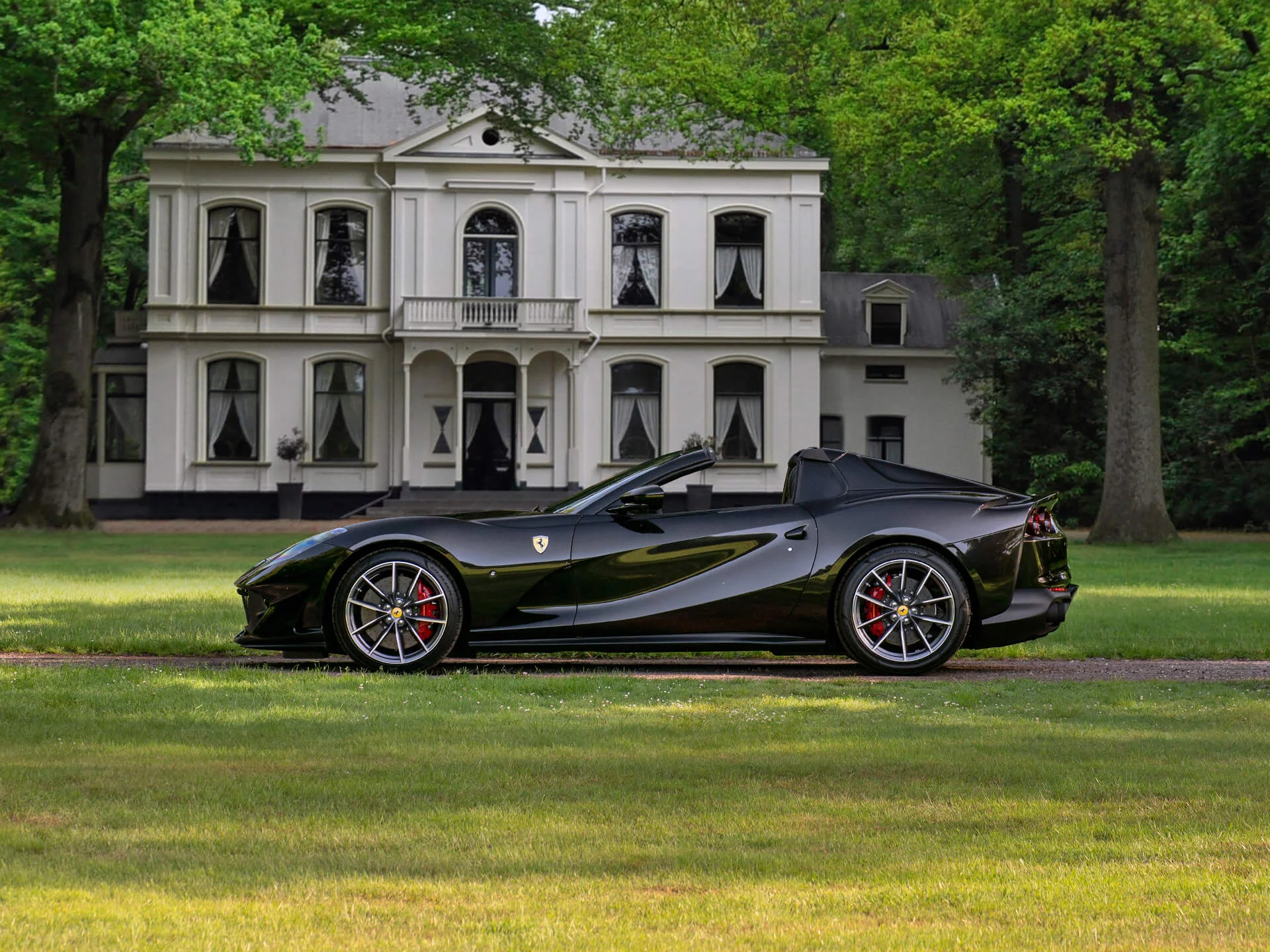 Nero Daytona Ferrari 812