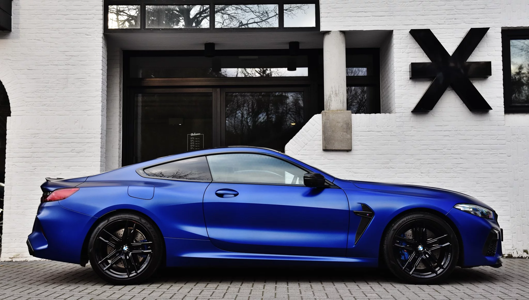 Frozen Marina Bay Blue BMW M8