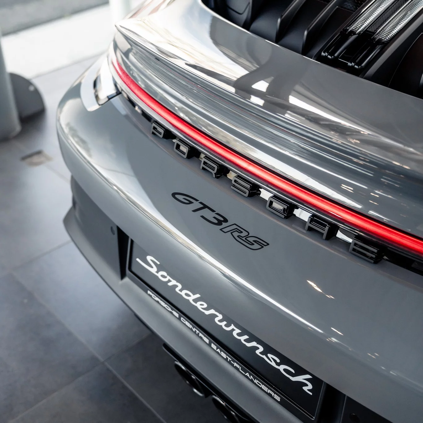 Arctic Grey Porsche 911 GT3 RS