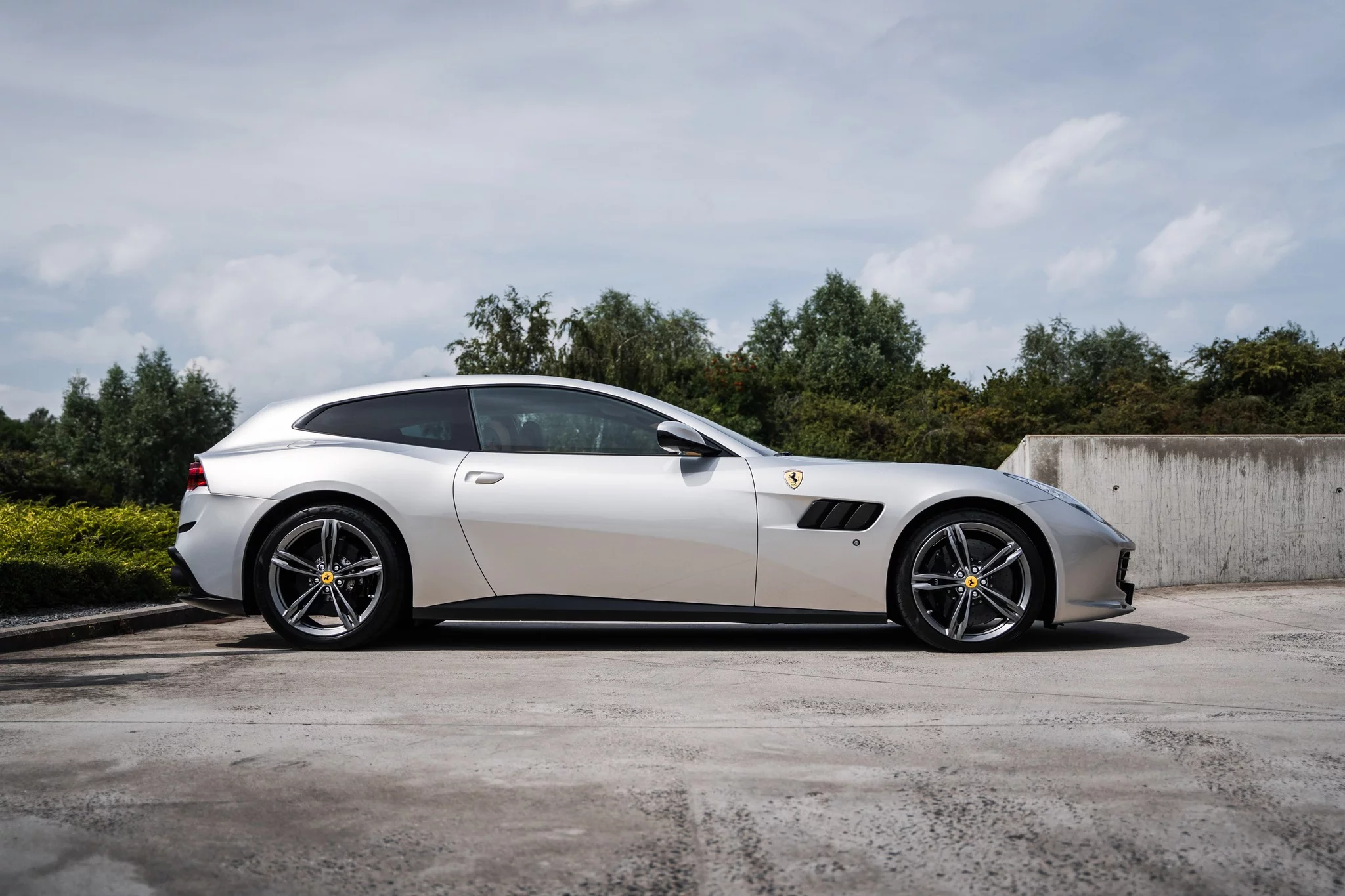 Grigio Abu Dhabi Ferrari GTC4Lusso