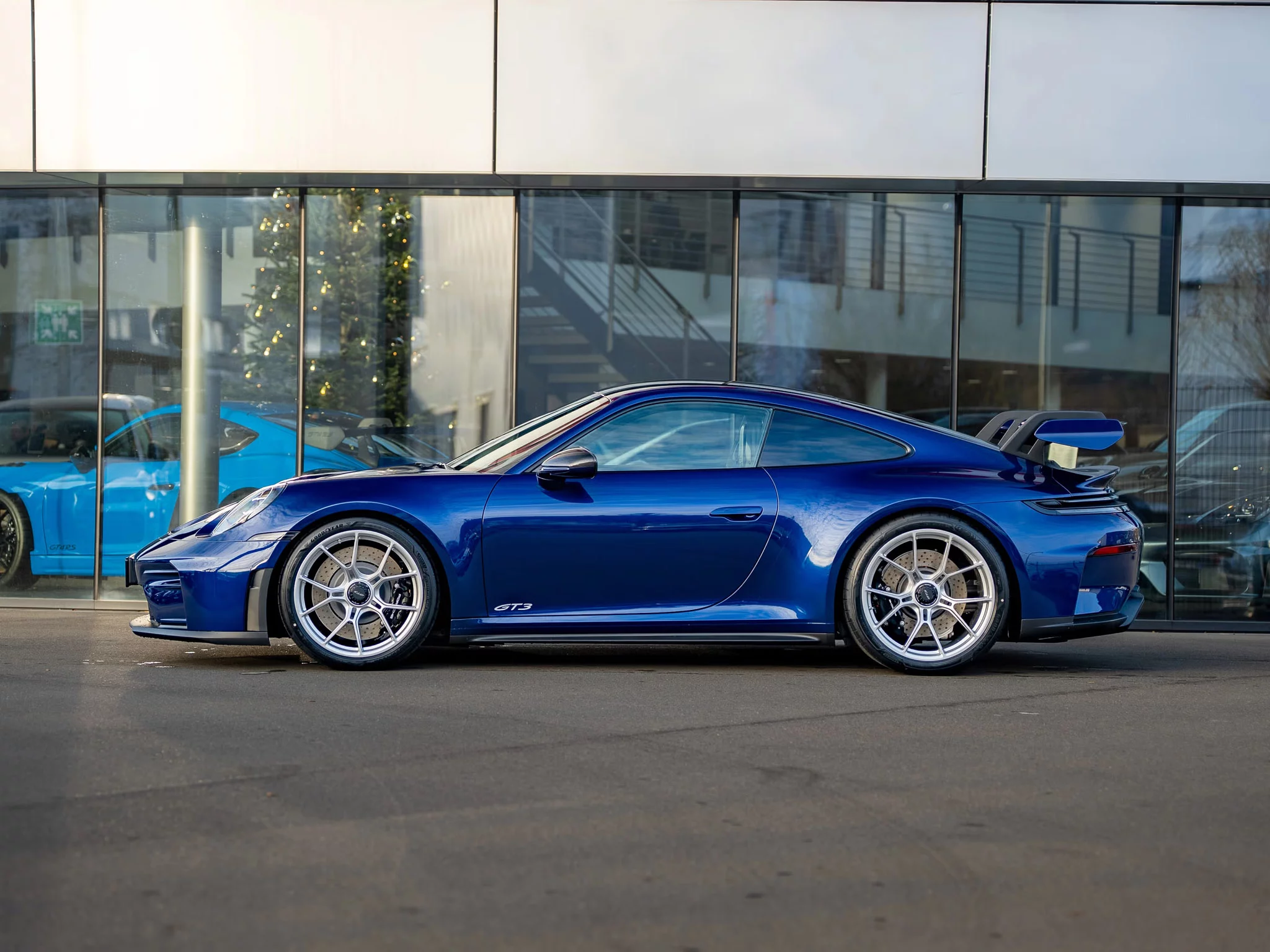 Gentian Blue Metallic Porsche 911 GT3