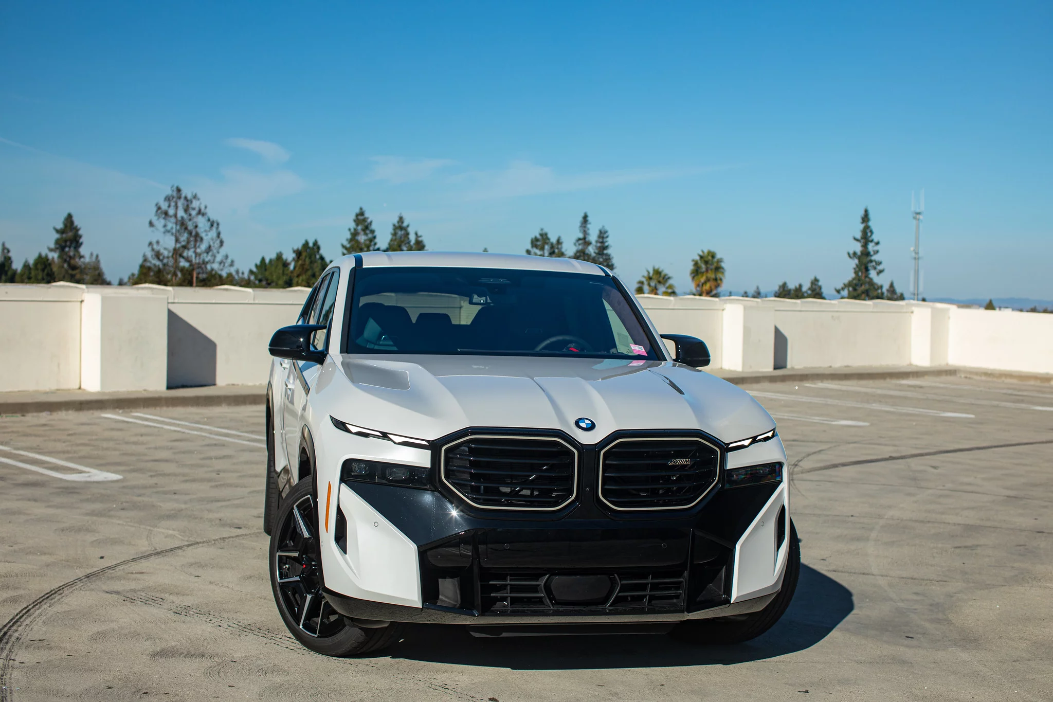 Mineral White BMW XM