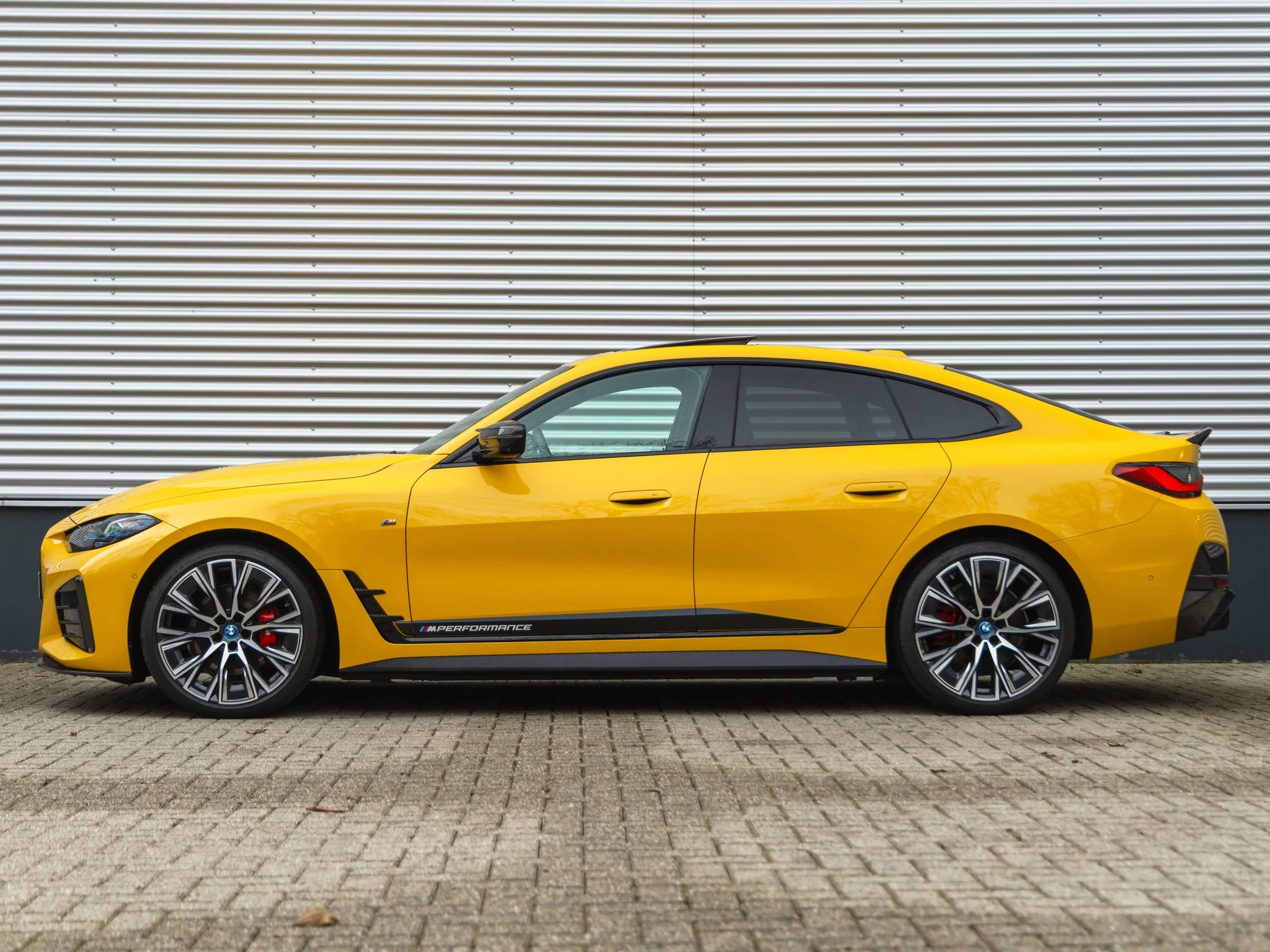 Speed Yellow BMW i4