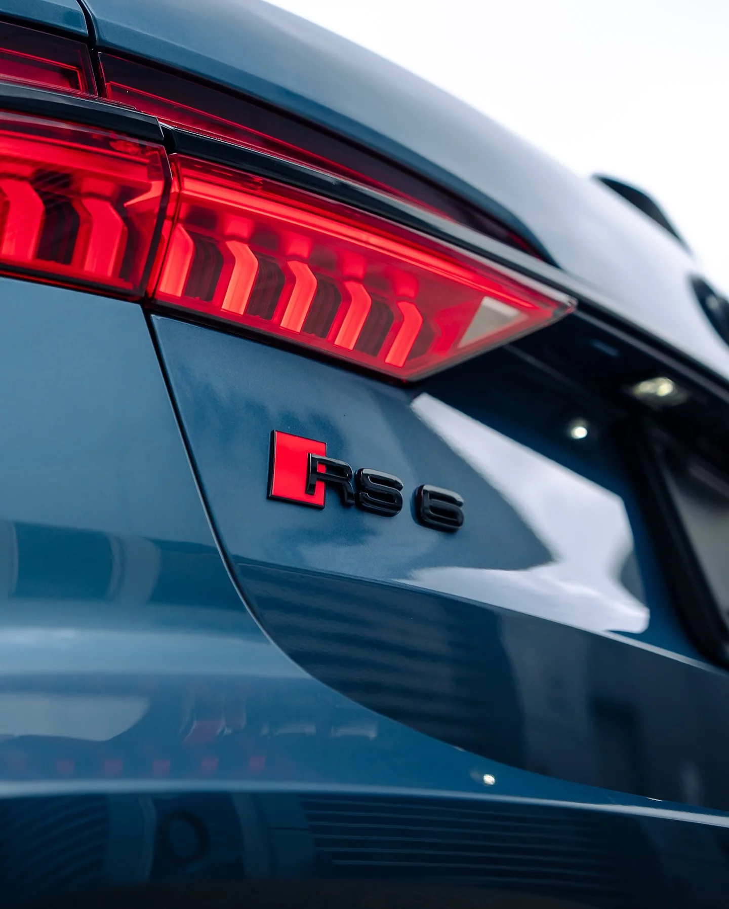 Utopia Blue Audi RS6 Avant