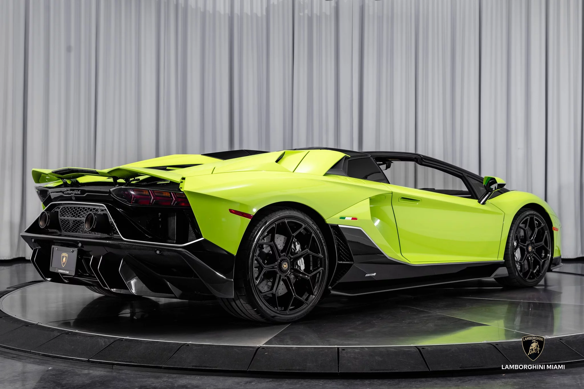Verde Scandal Lamborghini Aventador