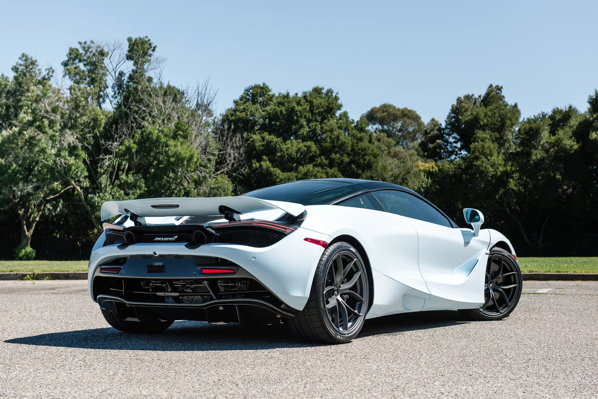 Muriwai White McLaren 720S