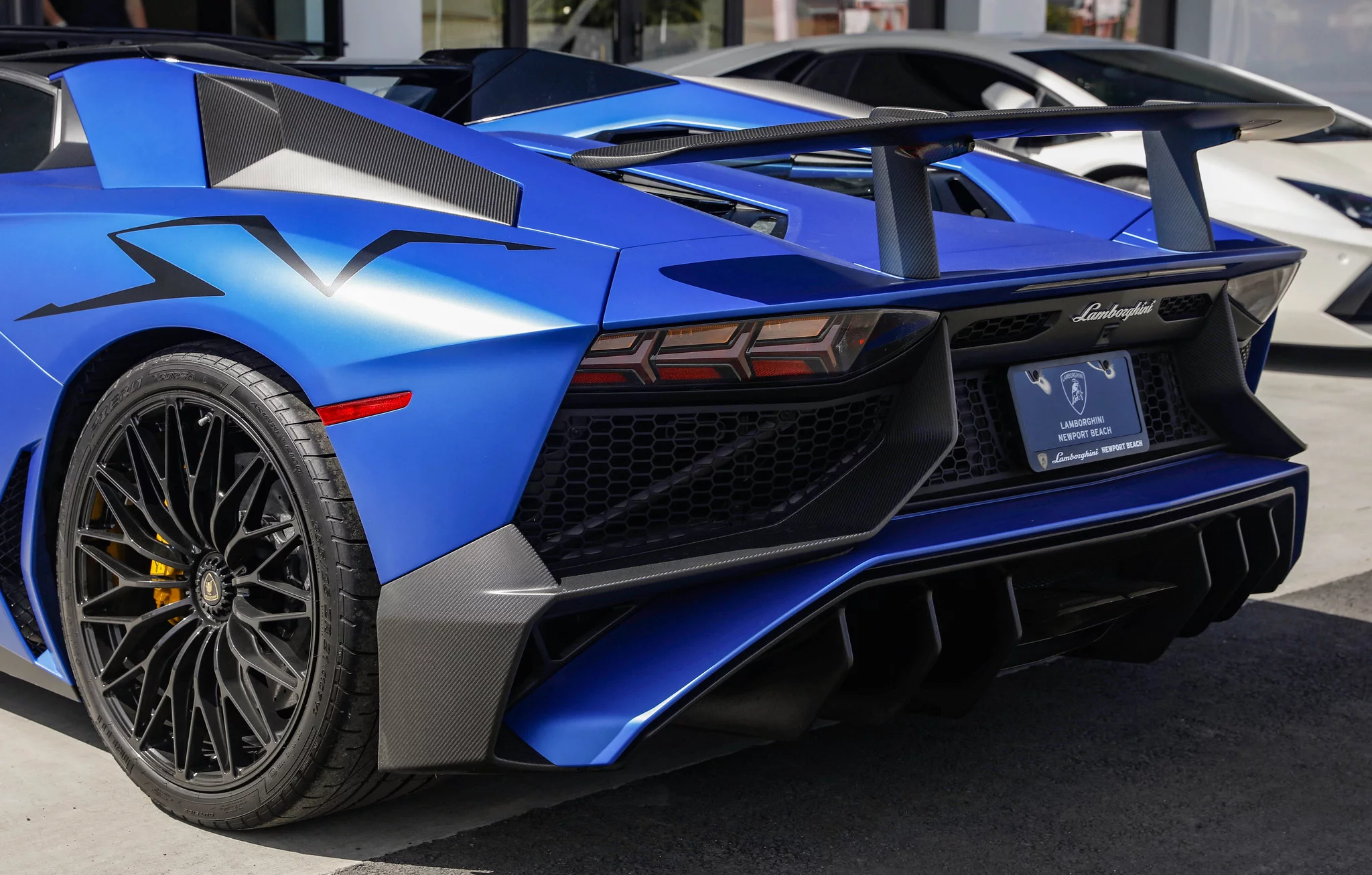 Blu Aegeus Lamborghini Aventador