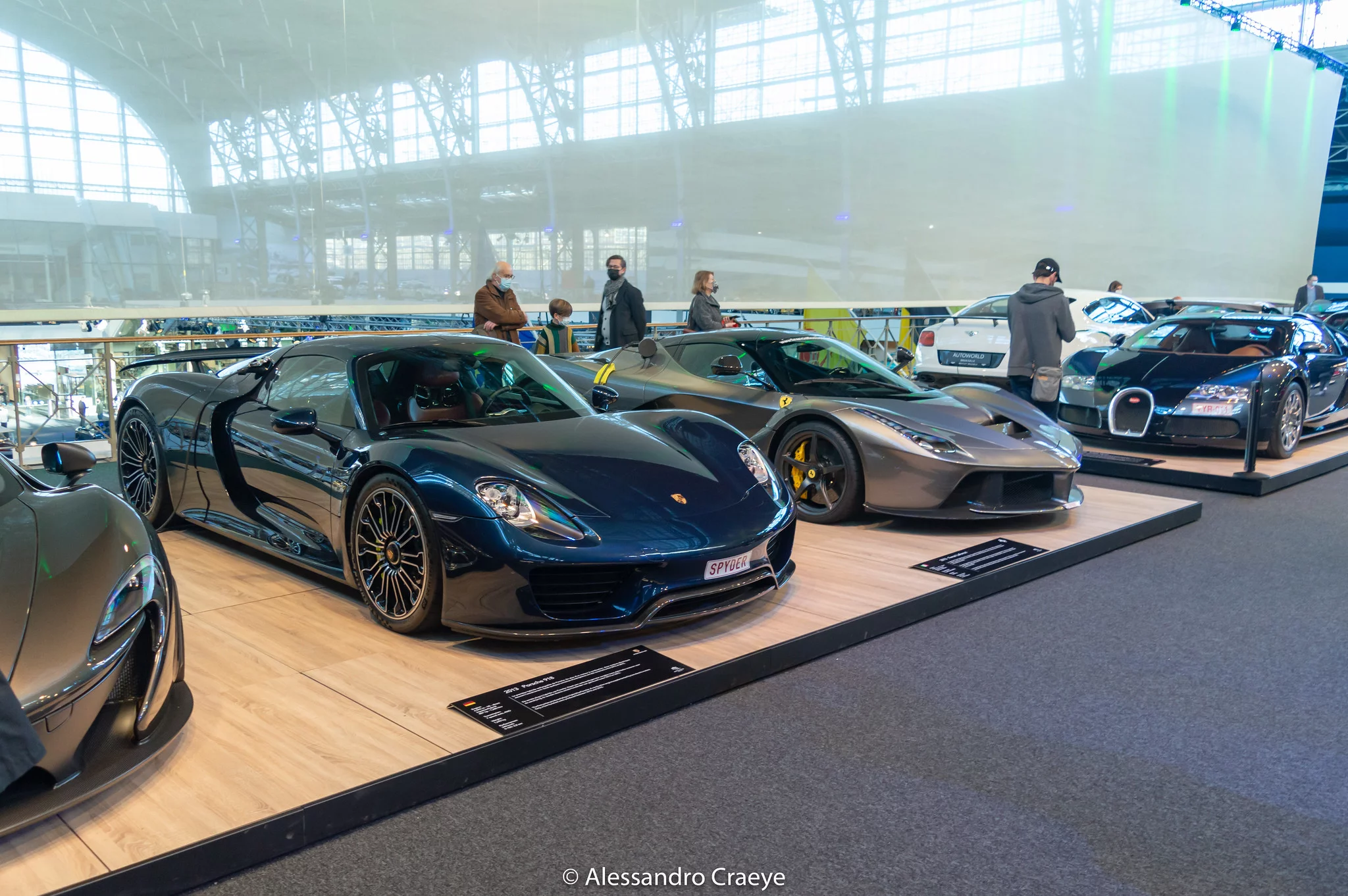 Dark Blue Metallic Porsche 918 Spyder