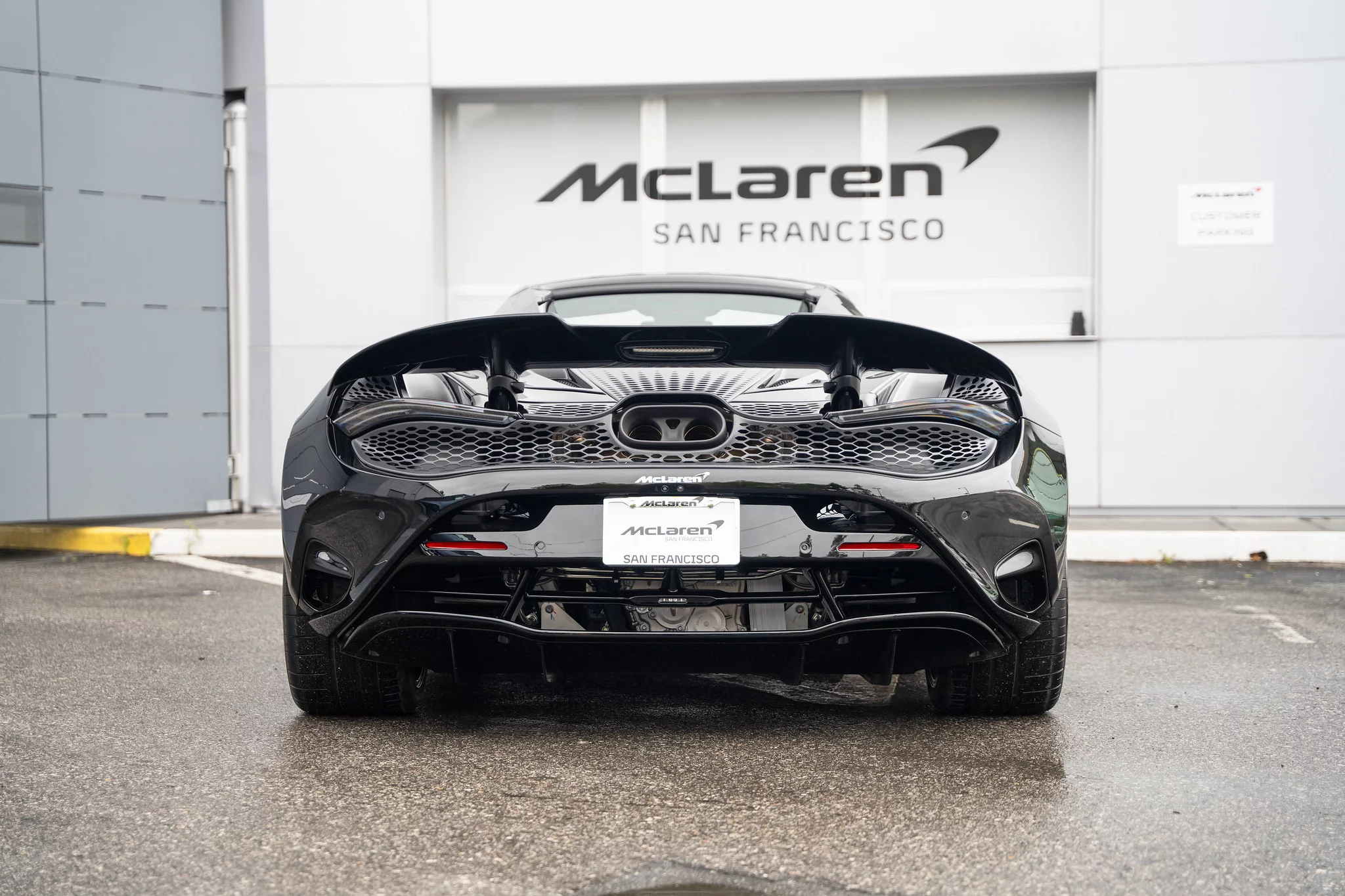 Pure Black McLaren 750S