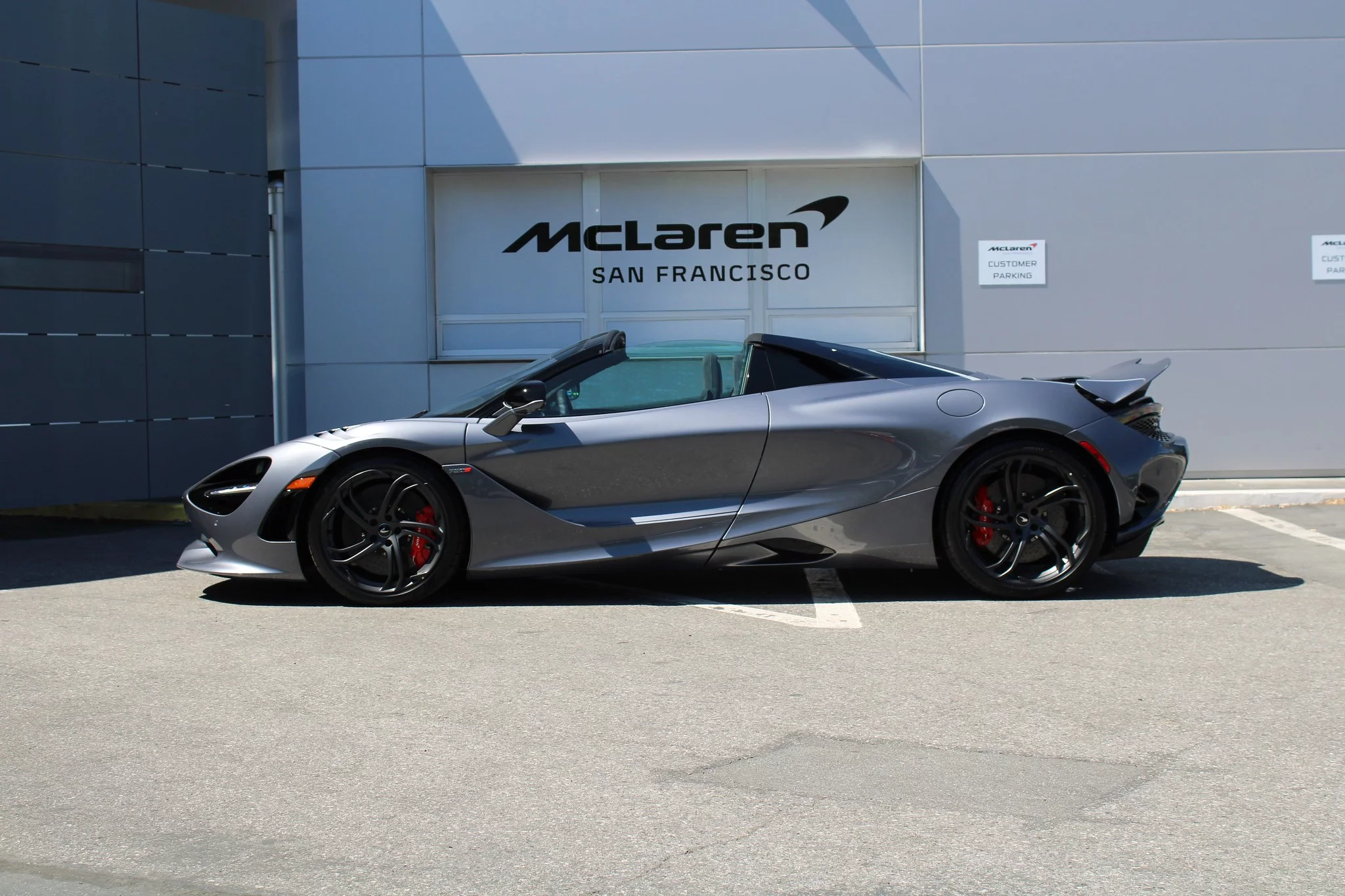 Anthracite McLaren 750S