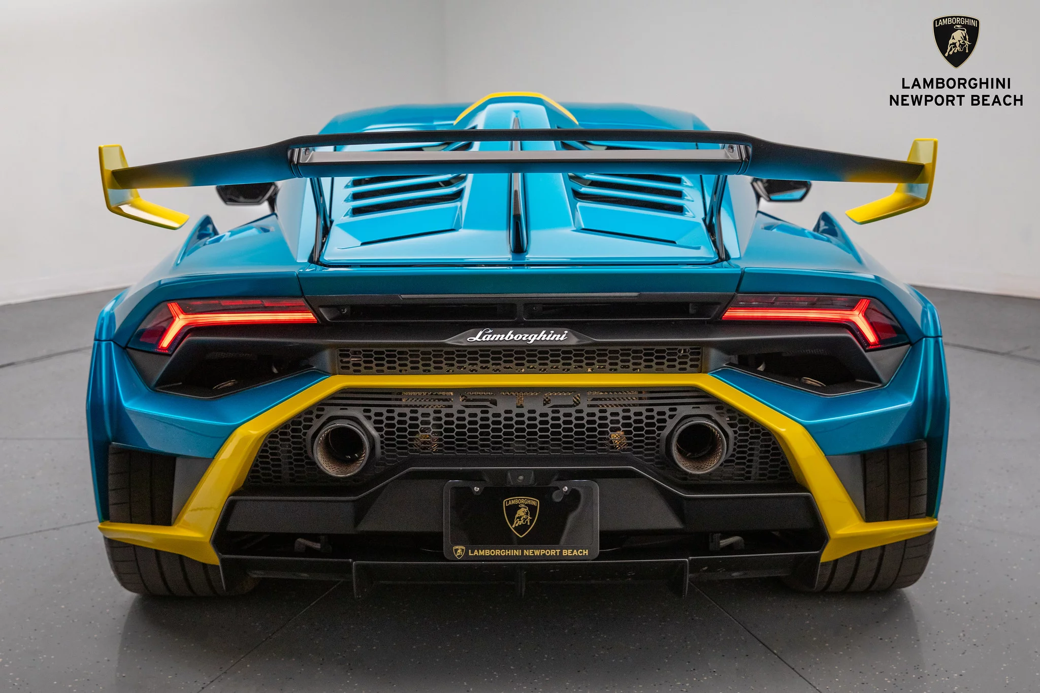 Blu Uranus Lamborghini Huracán