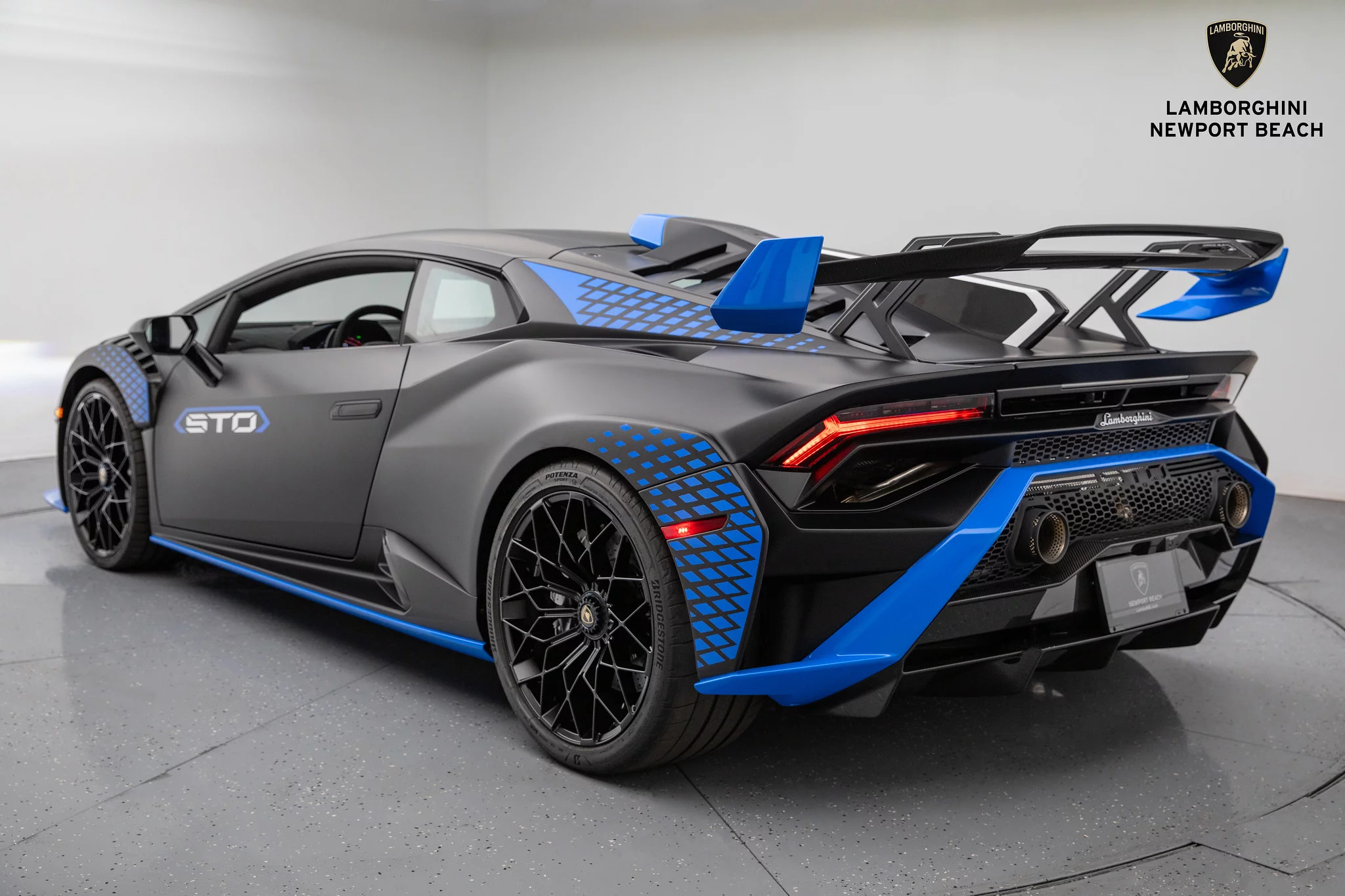 Nero Nemesis Lamborghini Huracán