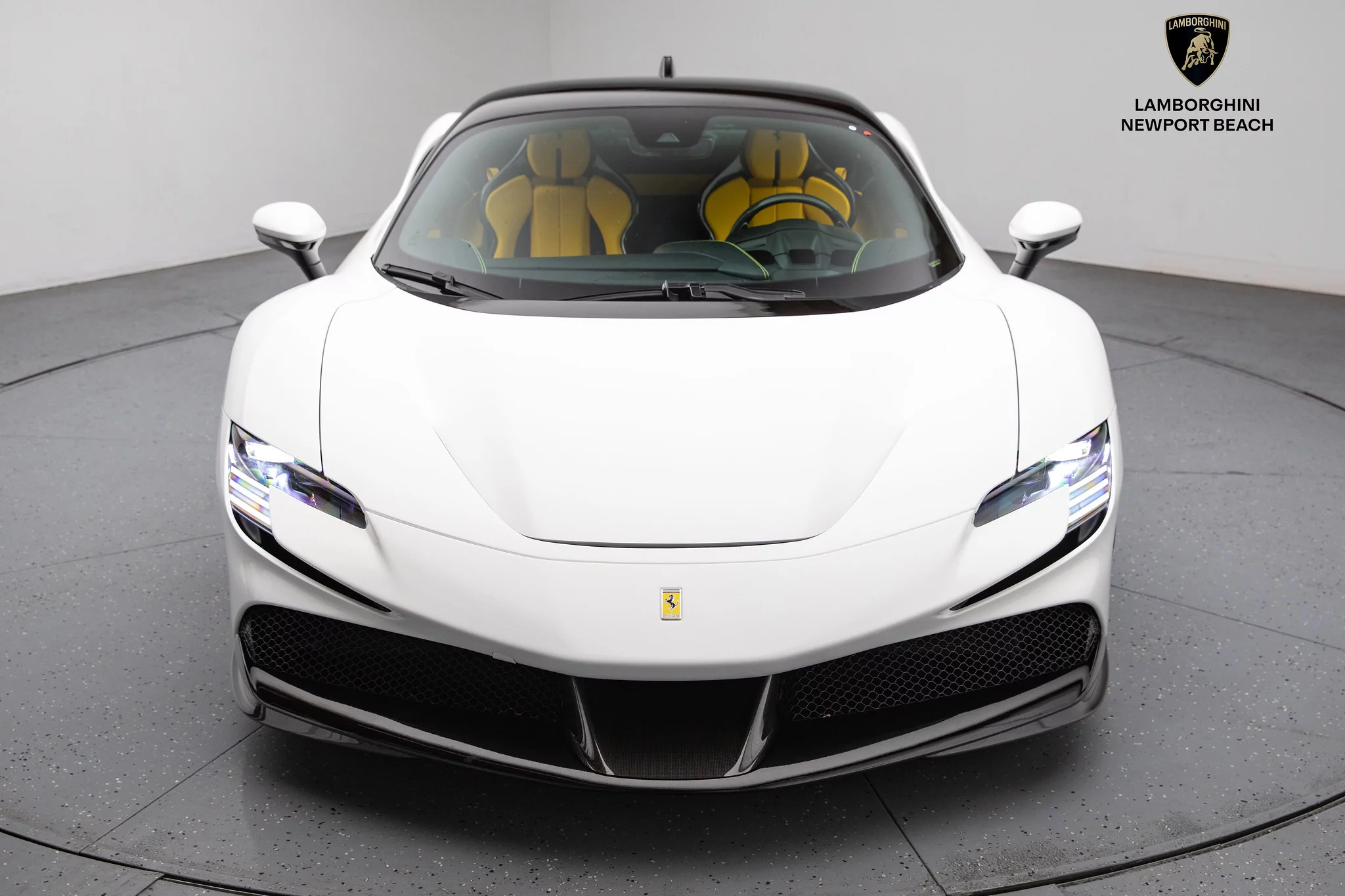 Bianco King Ferrari SF90