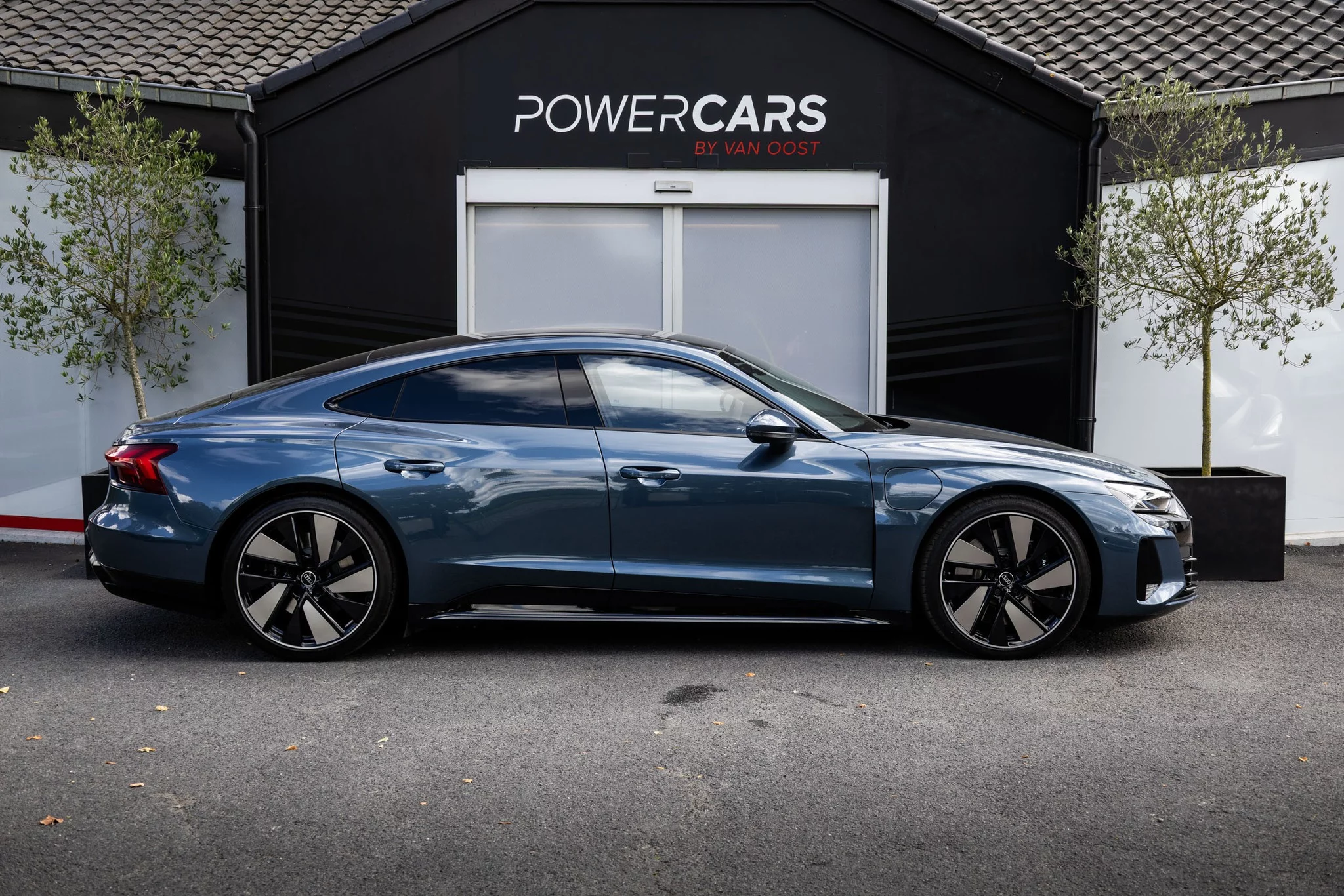 Utopia Blue Audi e-tron GT