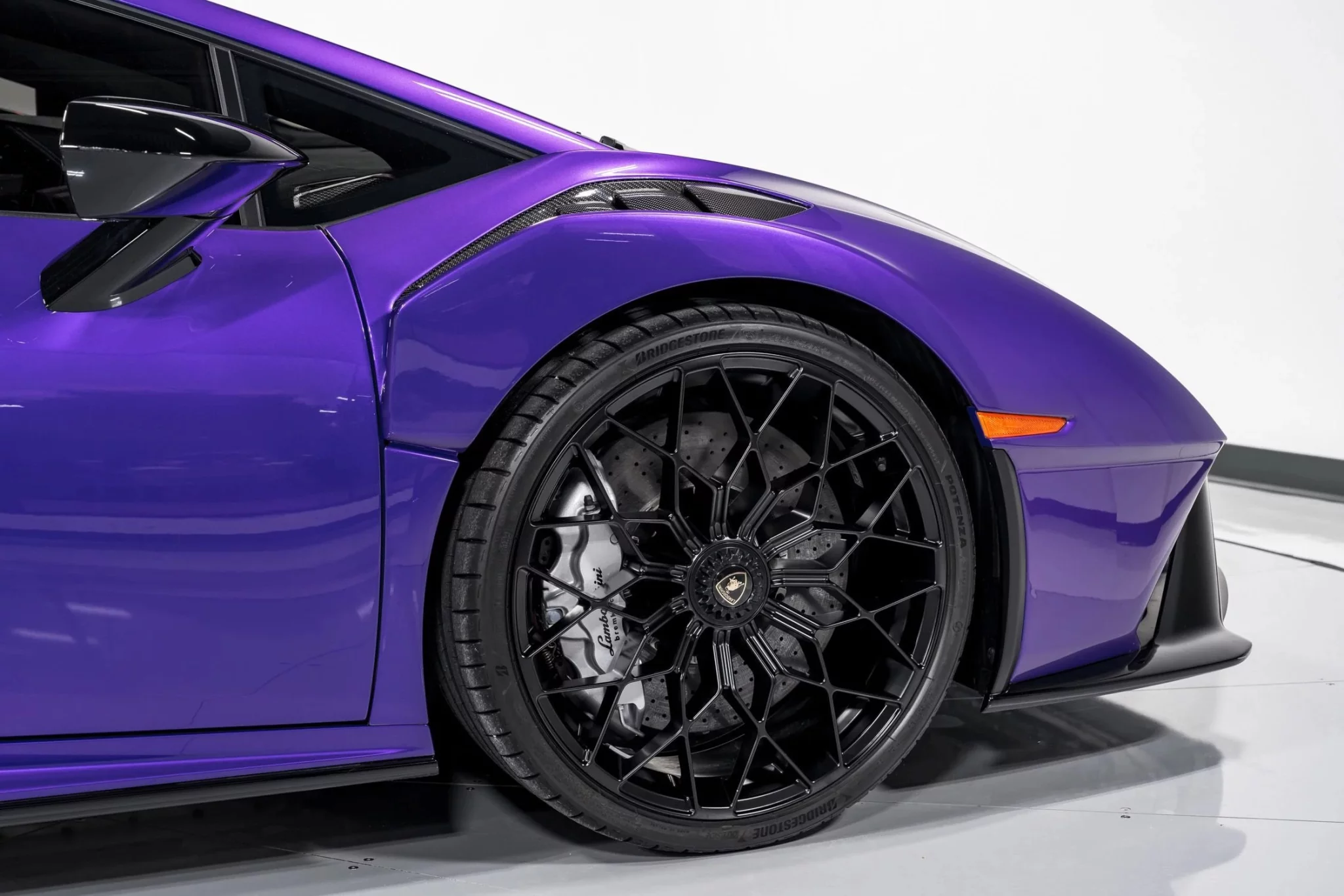 Viola Pasifae Lamborghini Huracán