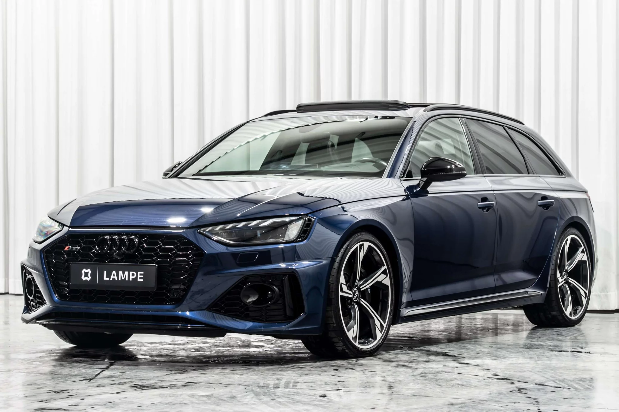 Mugello Blue Audi RS4 Avant