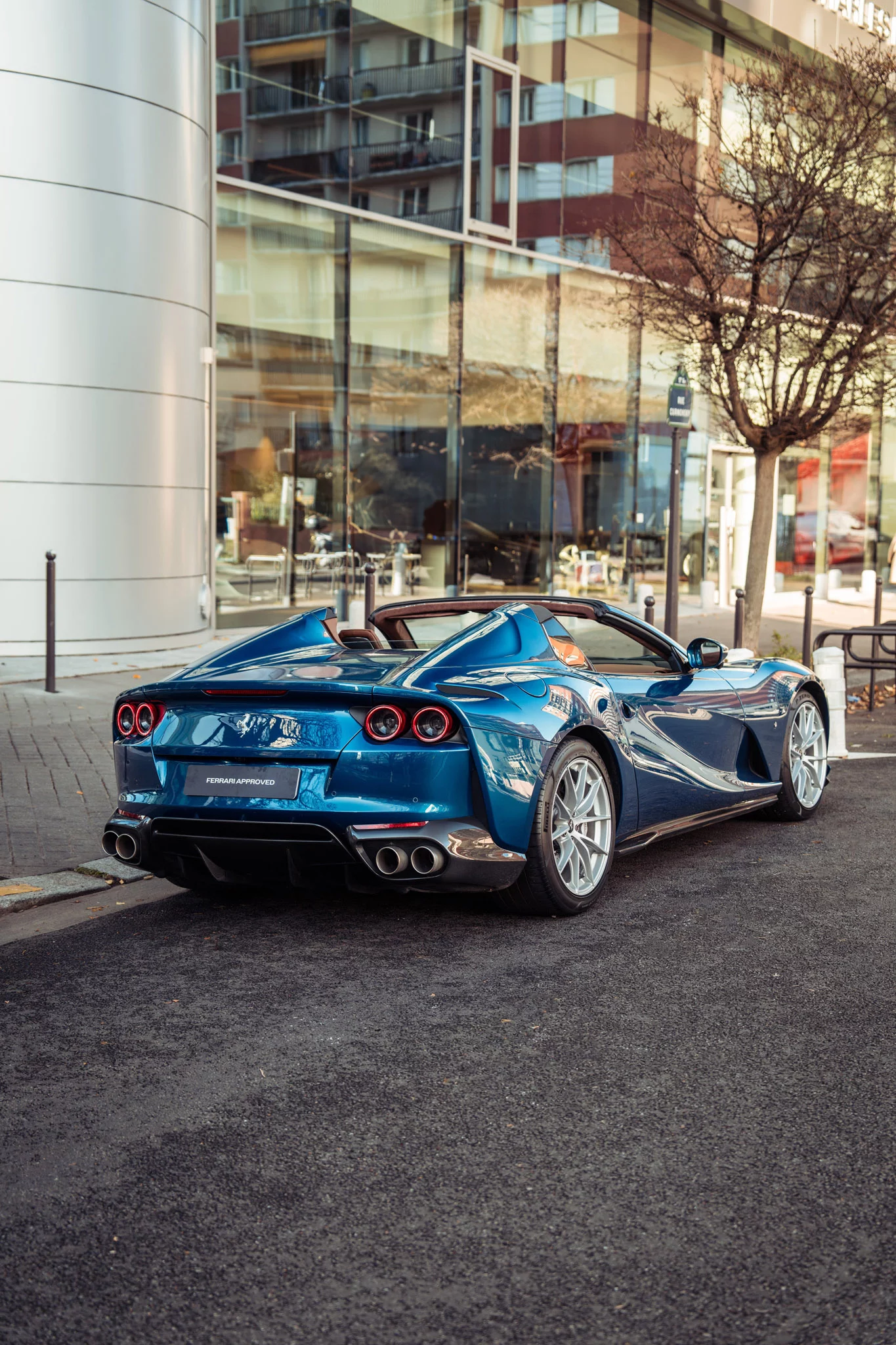 Blu Abu Dhabi Ferrari 812