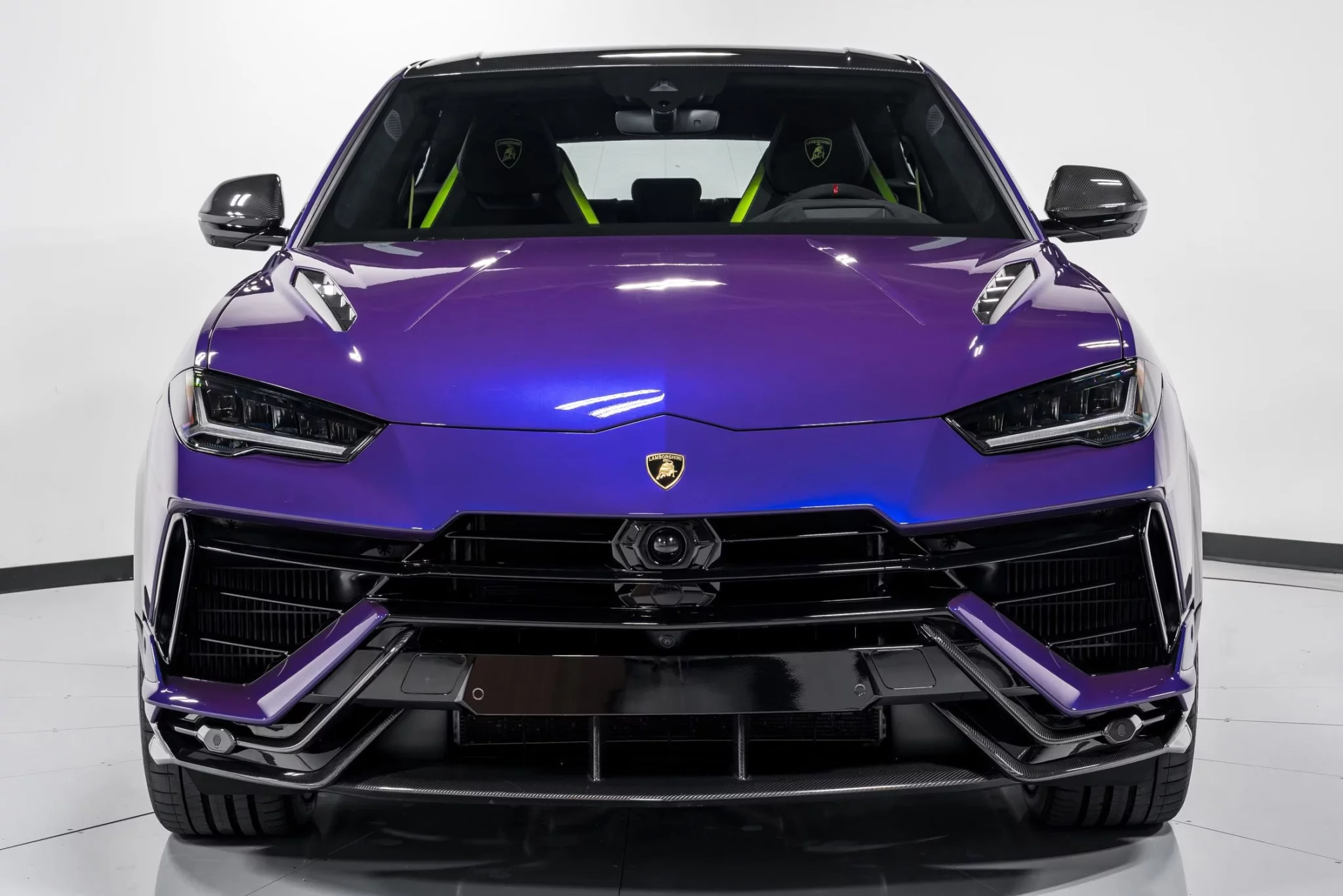Viola Mithras Lamborghini Urus