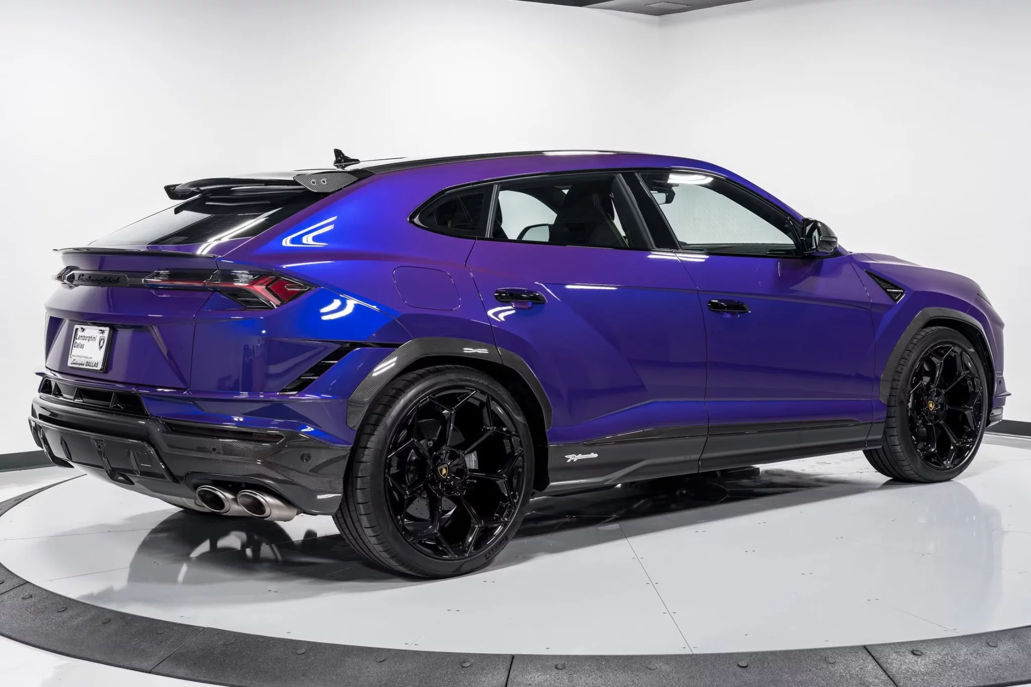 Viola Mithras Lamborghini Urus