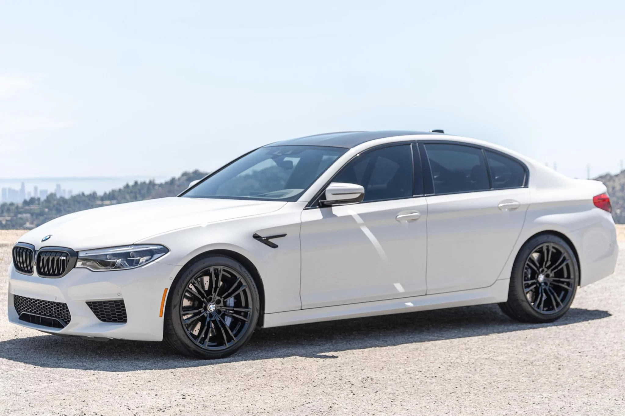 Alpine White III BMW M5