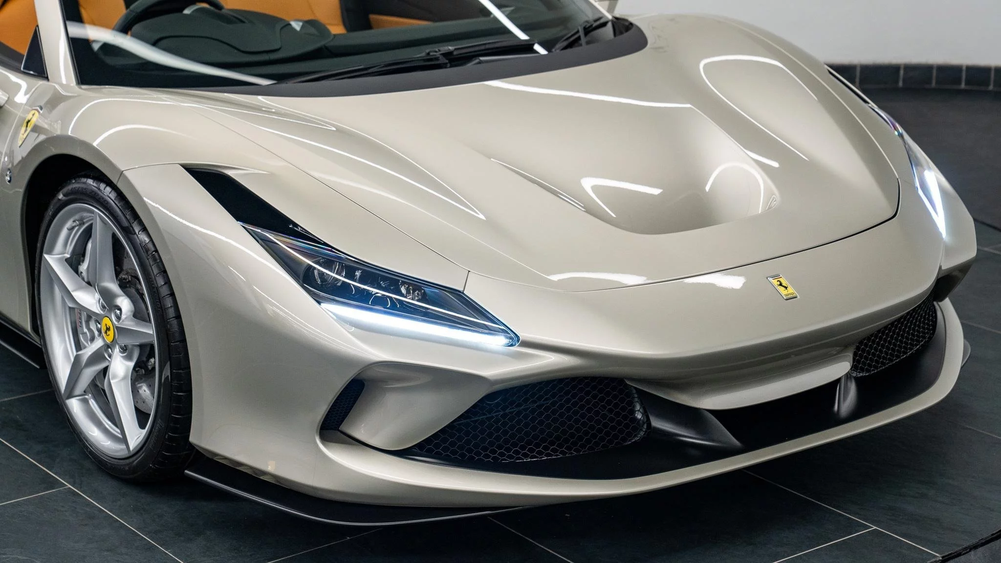 Grigio Ingrid Ferrari F8