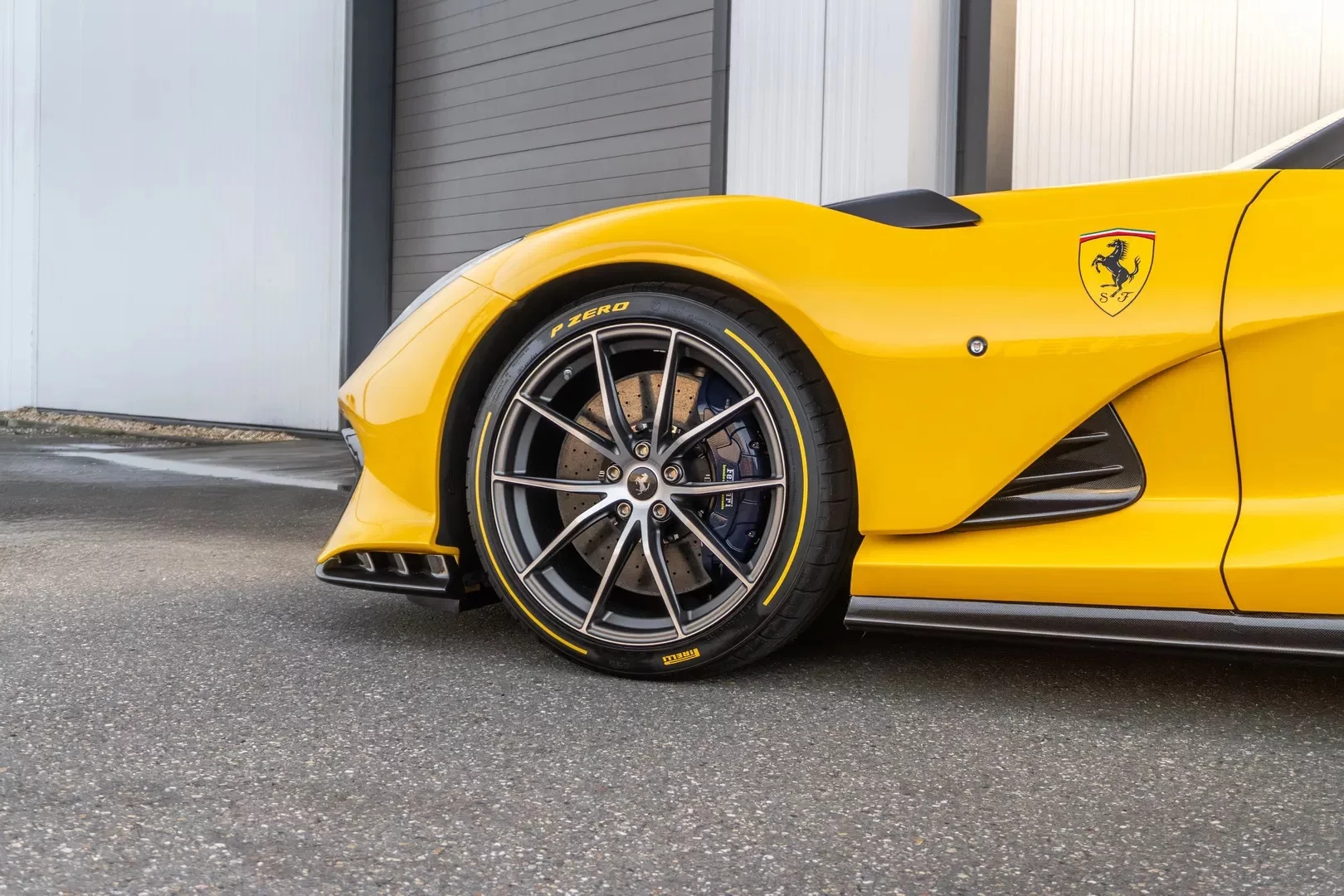 Ardilla Amarillo Ferrari 812