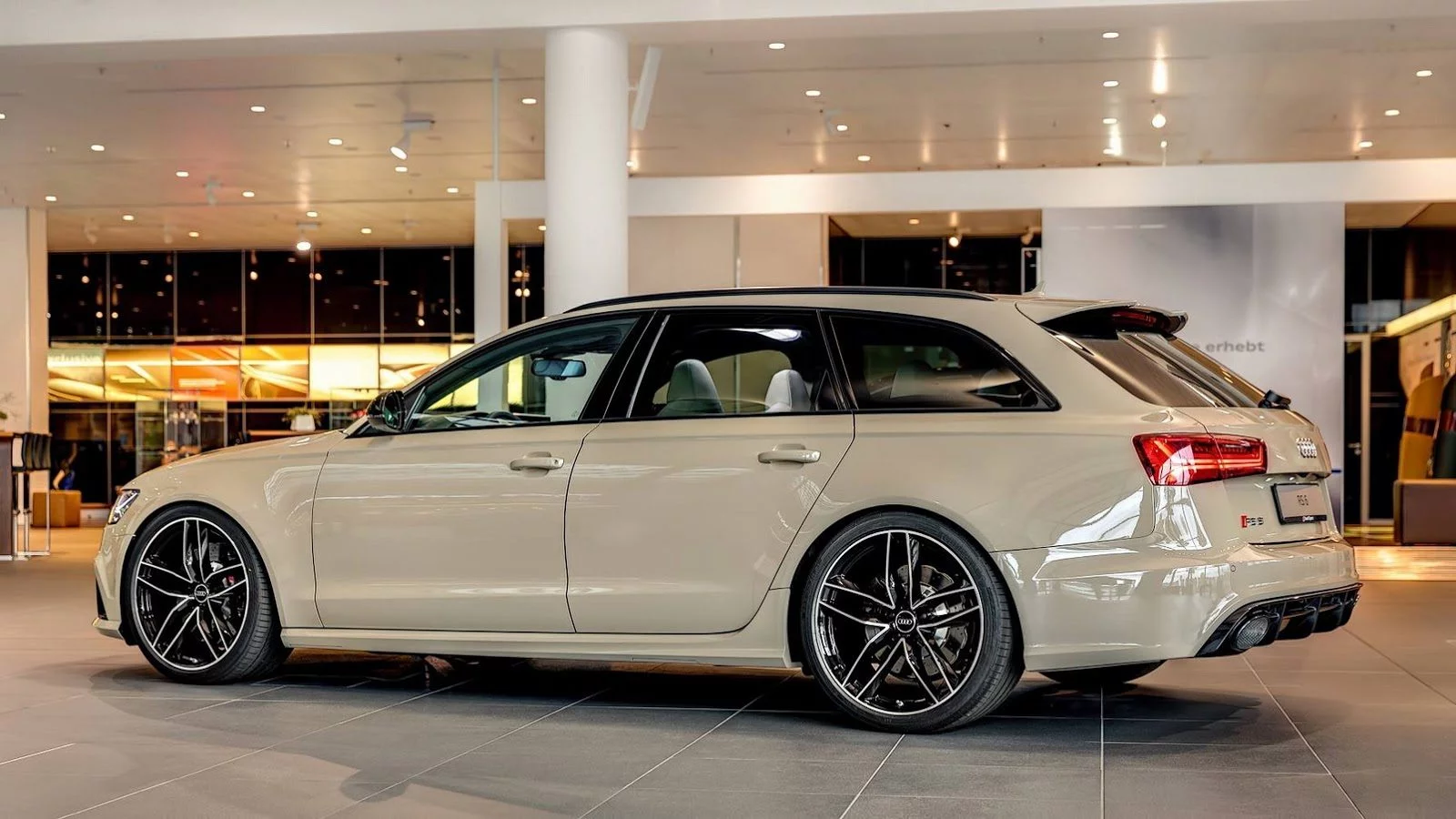 Mocha Latte Audi RS6 Avant