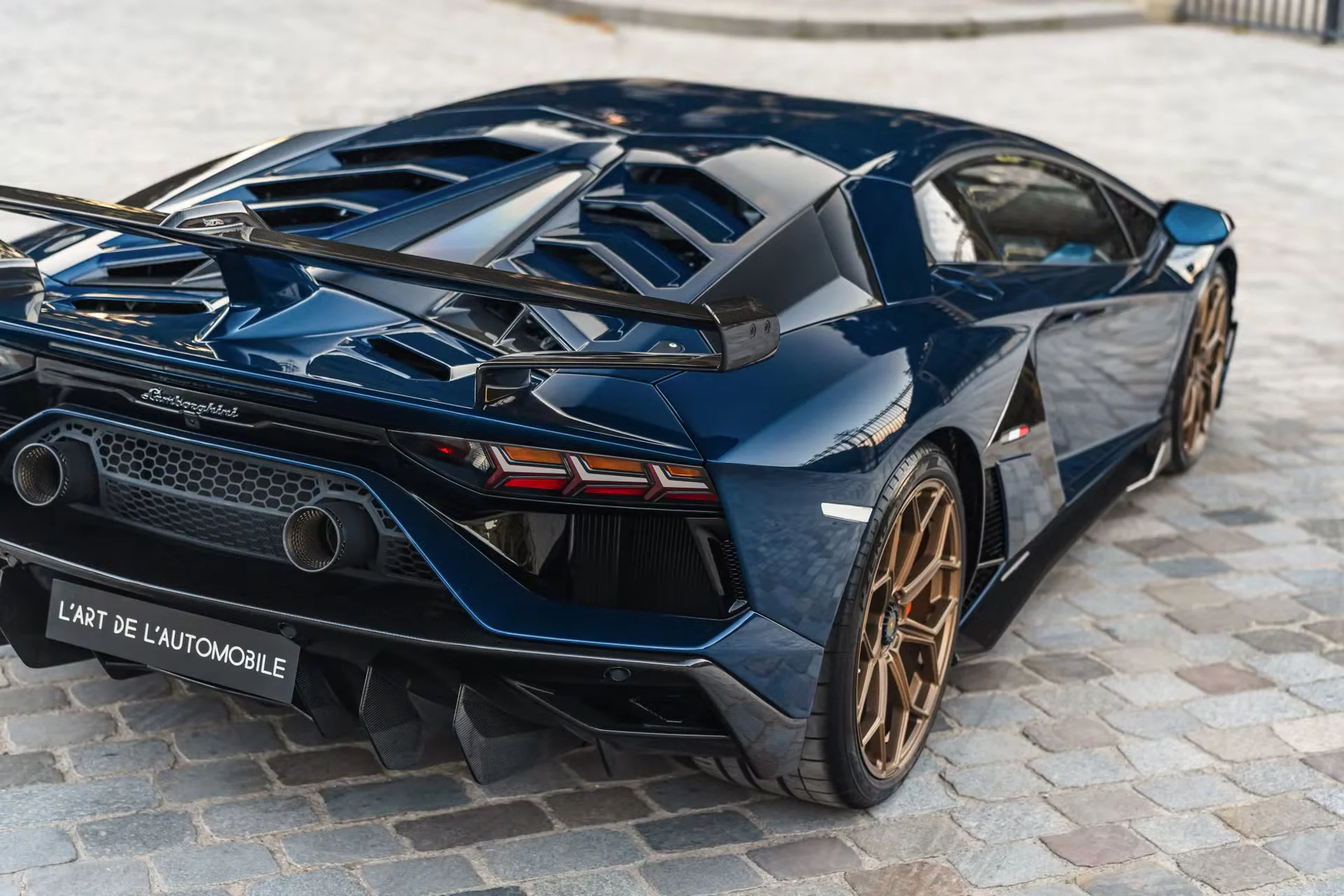 Blu Hera Lamborghini Aventador