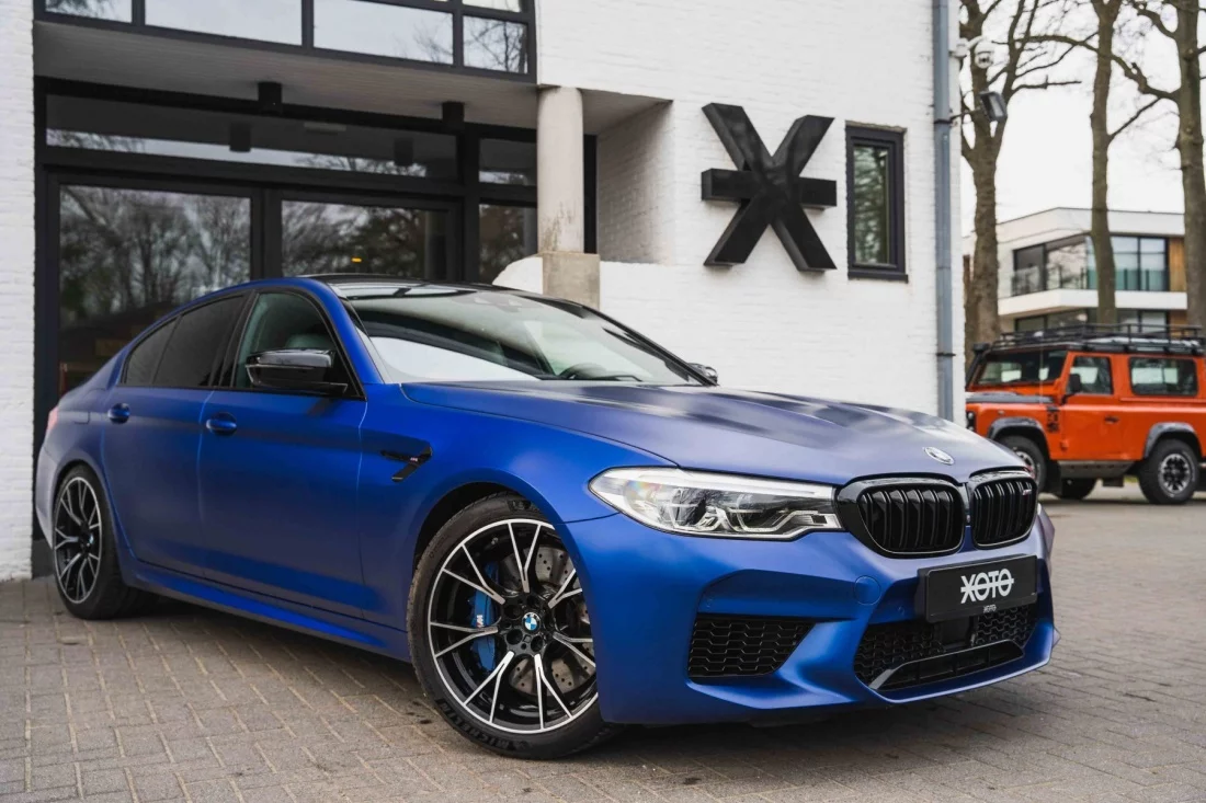 Frozen Marina Bay Blue BMW M5