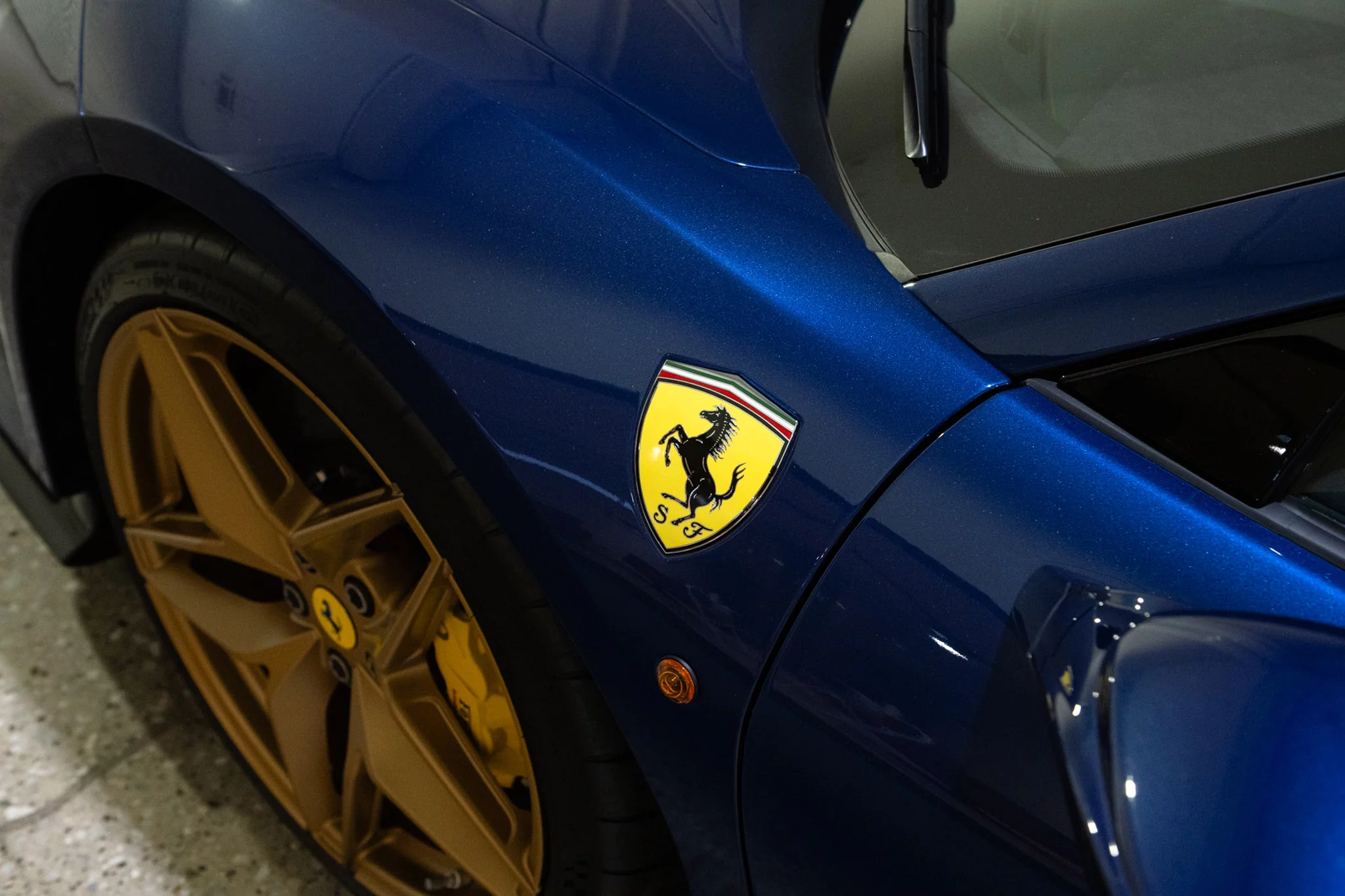 Blu Tour de France 70 Ferrari 488