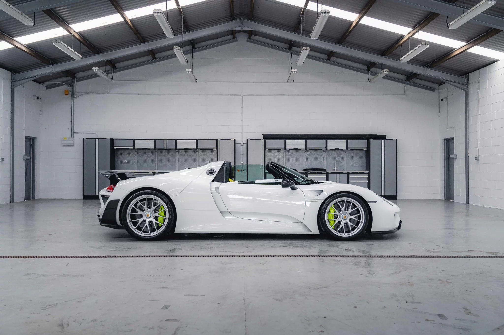 Pure White Porsche 918 Spyder
