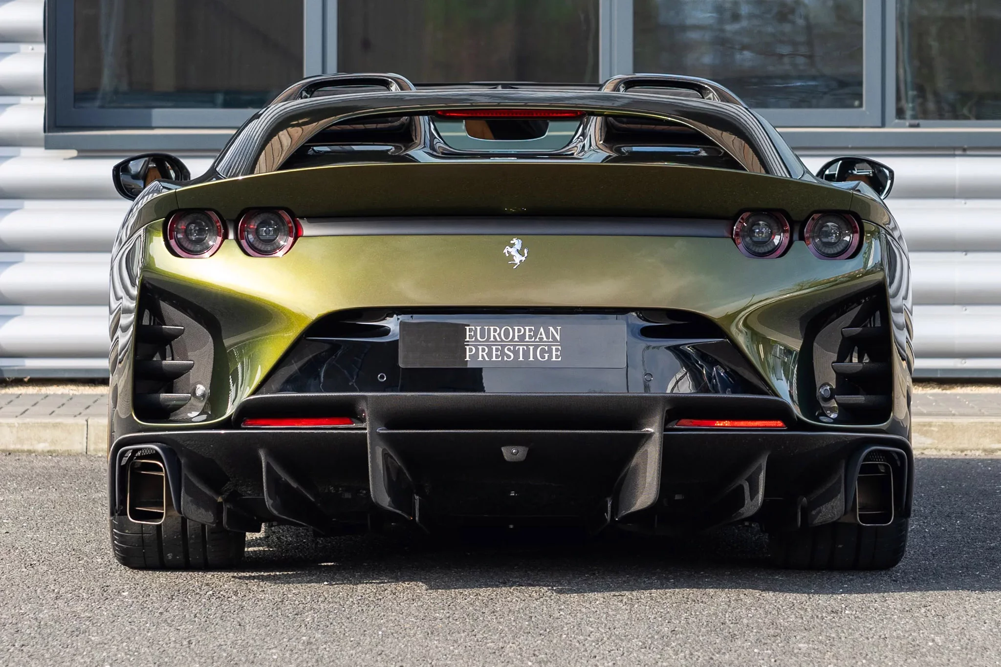 Verde Volterra Ferrari 812