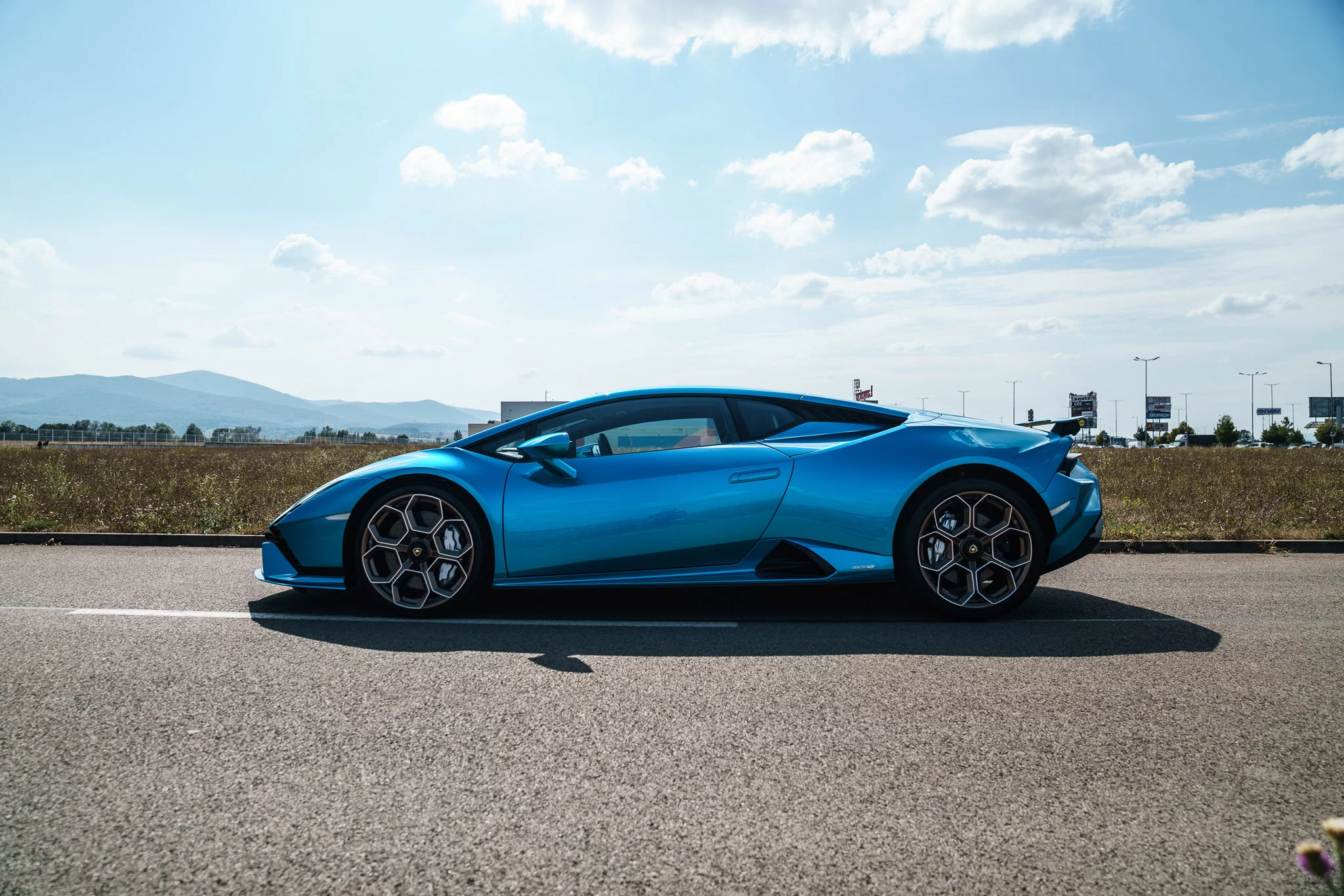 Blu Uranus Lamborghini Huracán