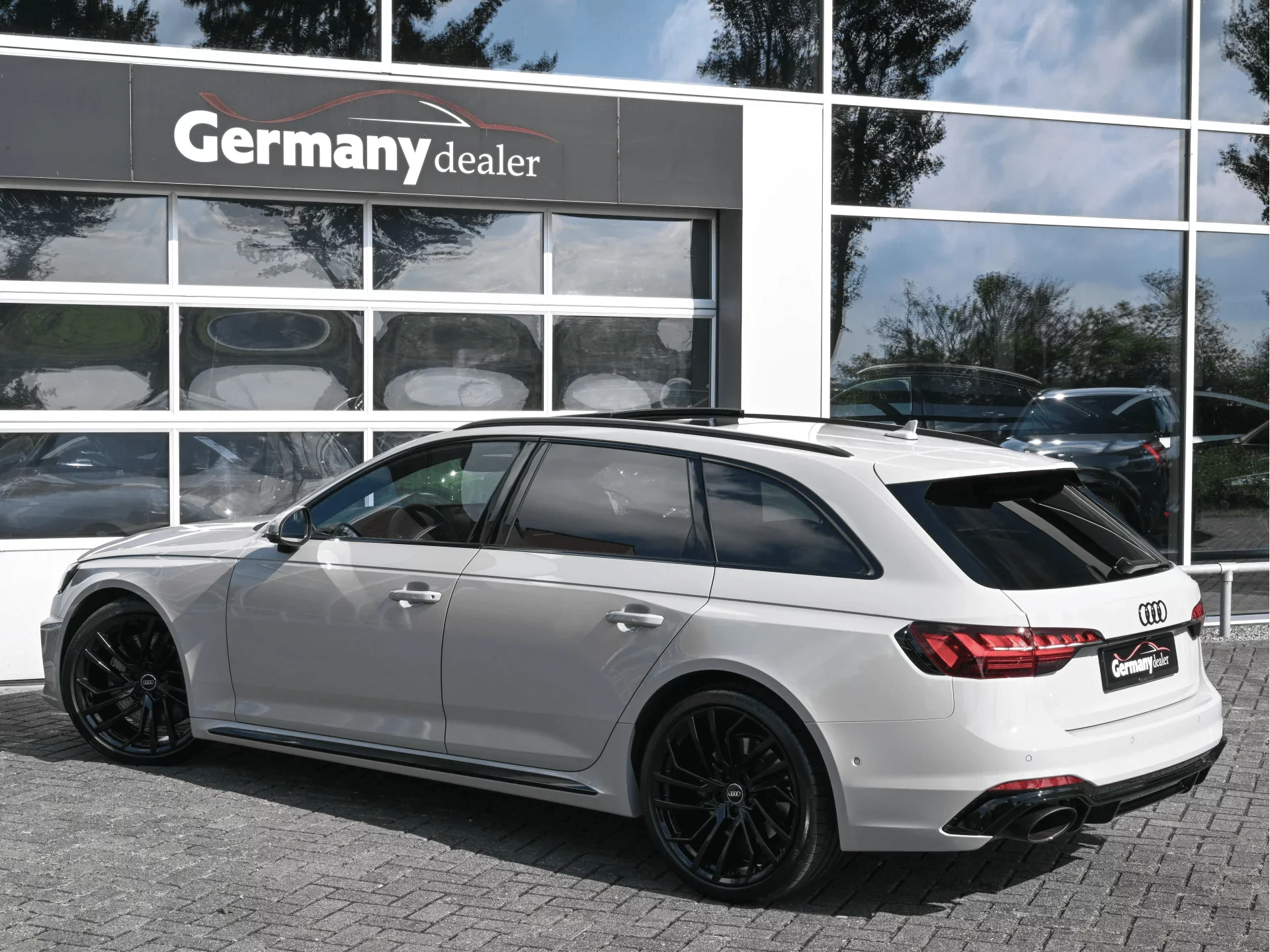 Crayon Audi RS4 Avant